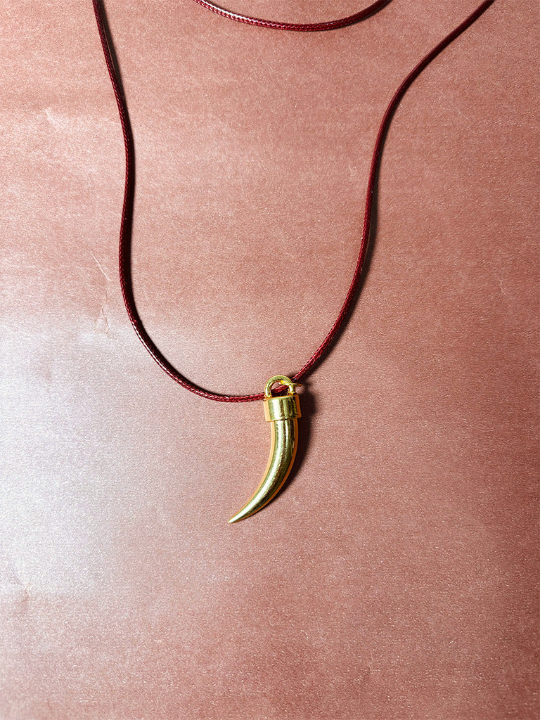 Colar Boho De laço Vermelho com Dente Dourado de Metal