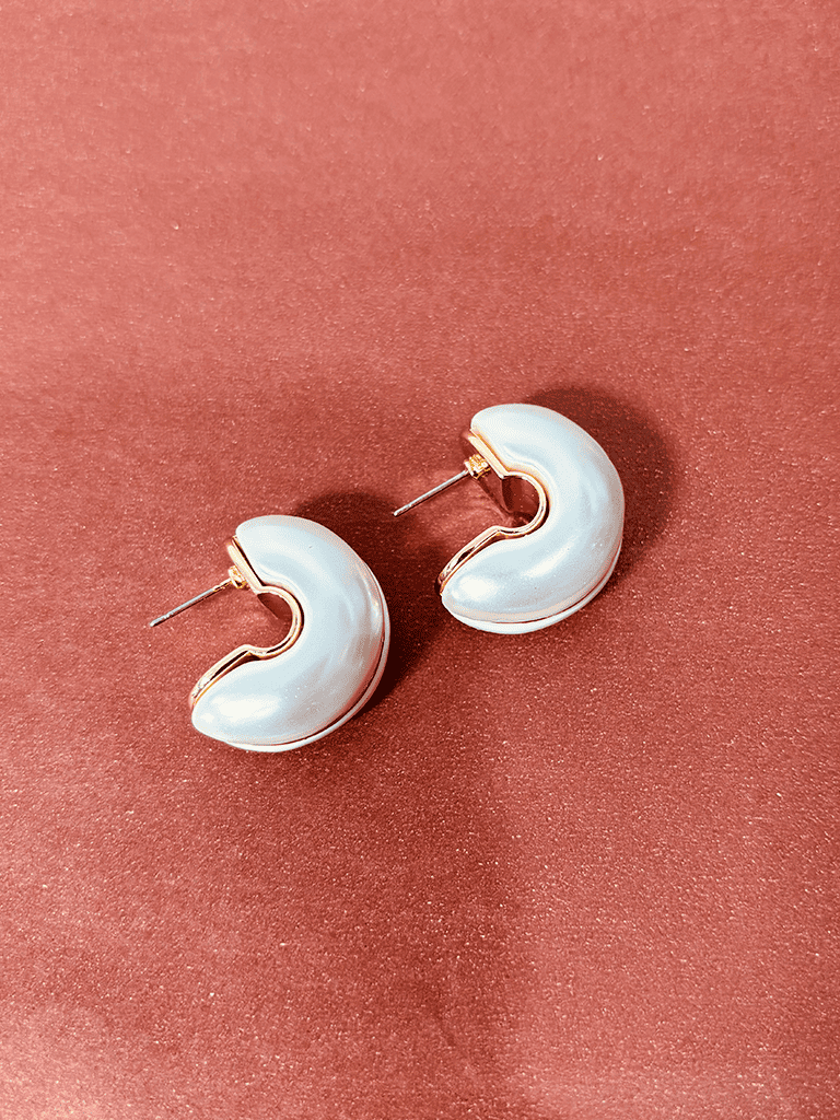 Brinco de Argola Boho Dourado com Madrepérola