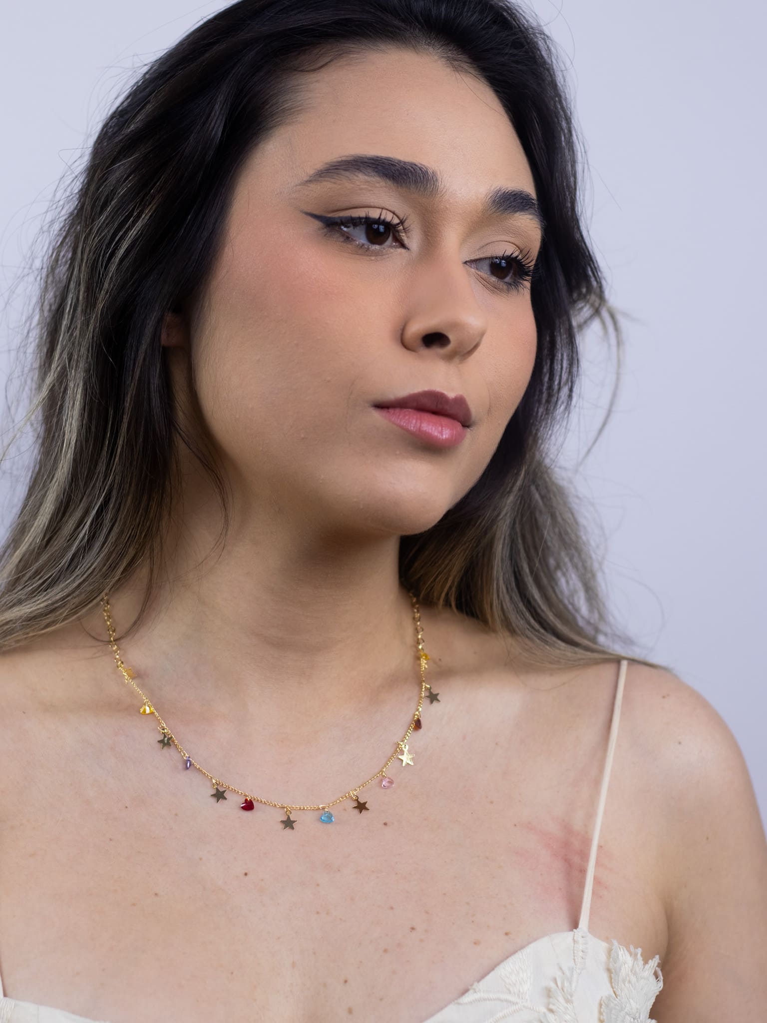 Choker Estrela com Cristal Colorido Banhada a Ouro