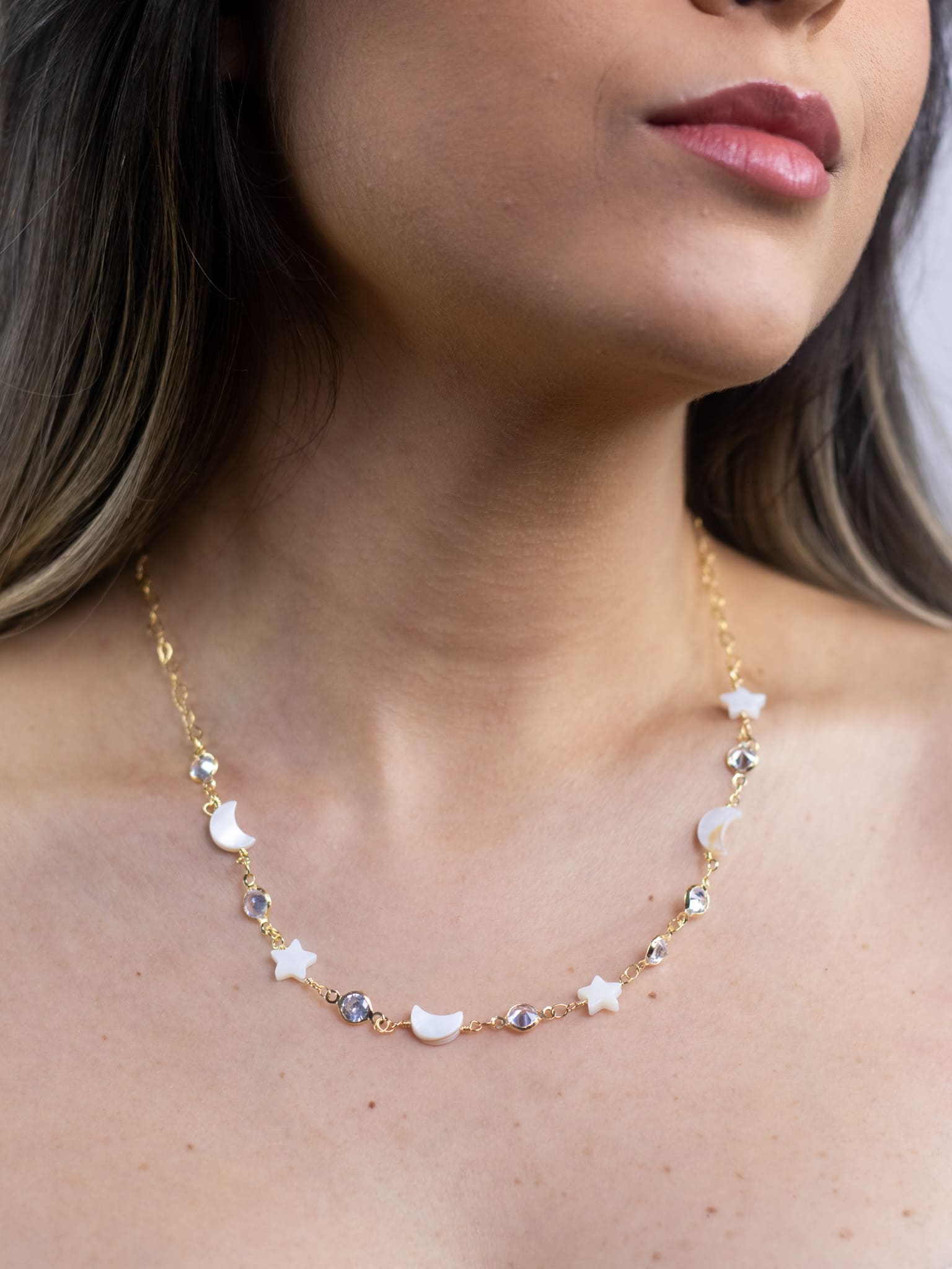 Choker de Madrepérola com Cristal Banhada a Ouro 18K