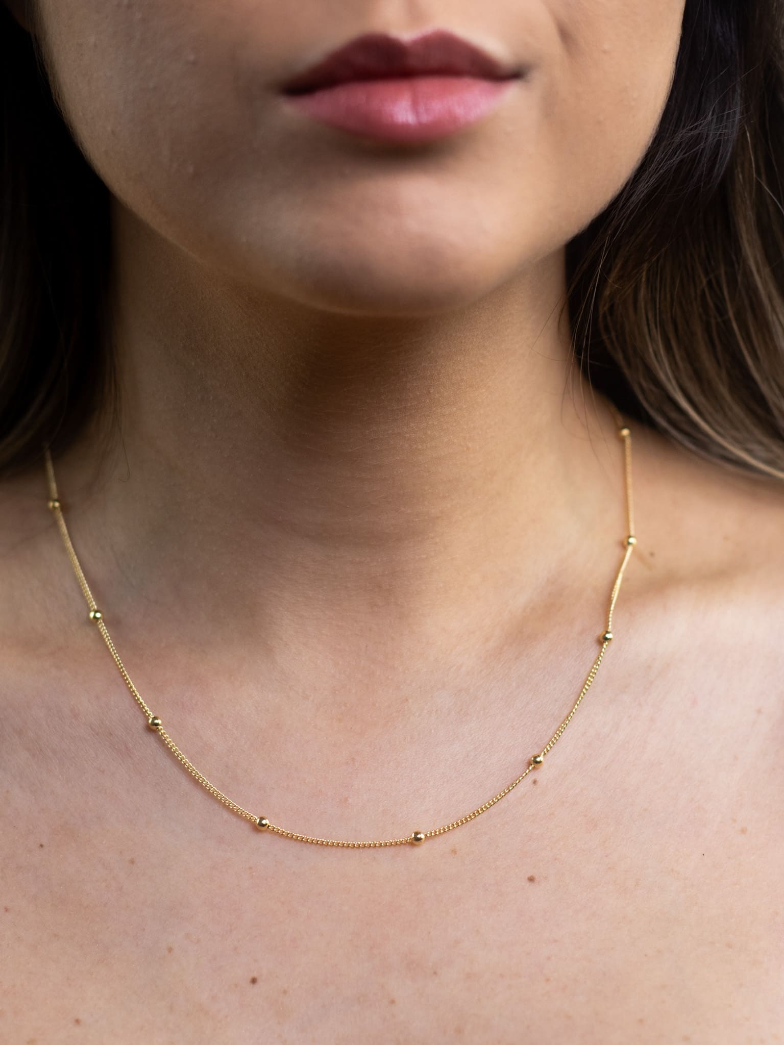Choker de Metal com Esfera Banhada a Ouro 18k