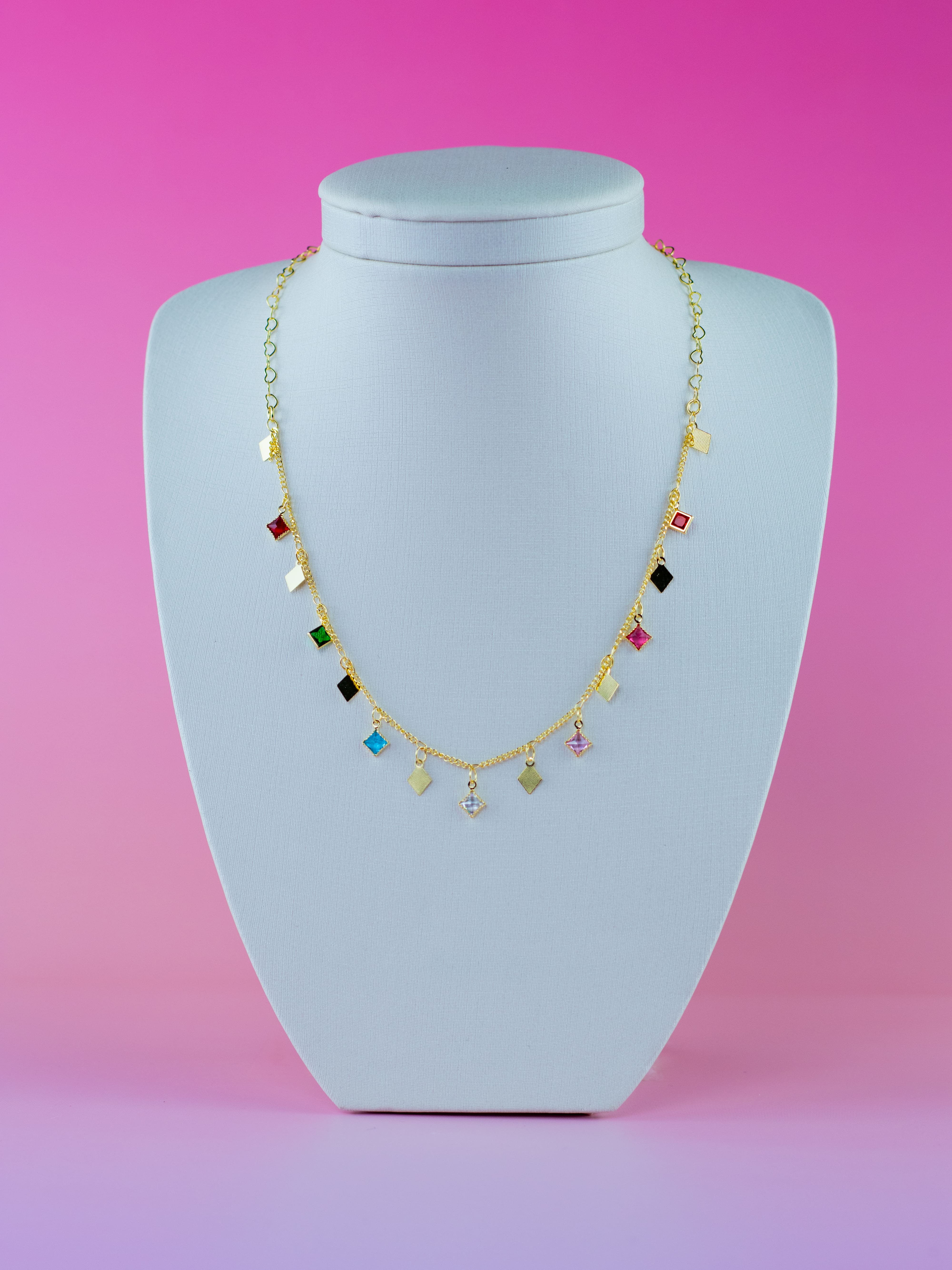 Choker Metal Quadrado com Cristal Colorido Banhado a Ouro 18k