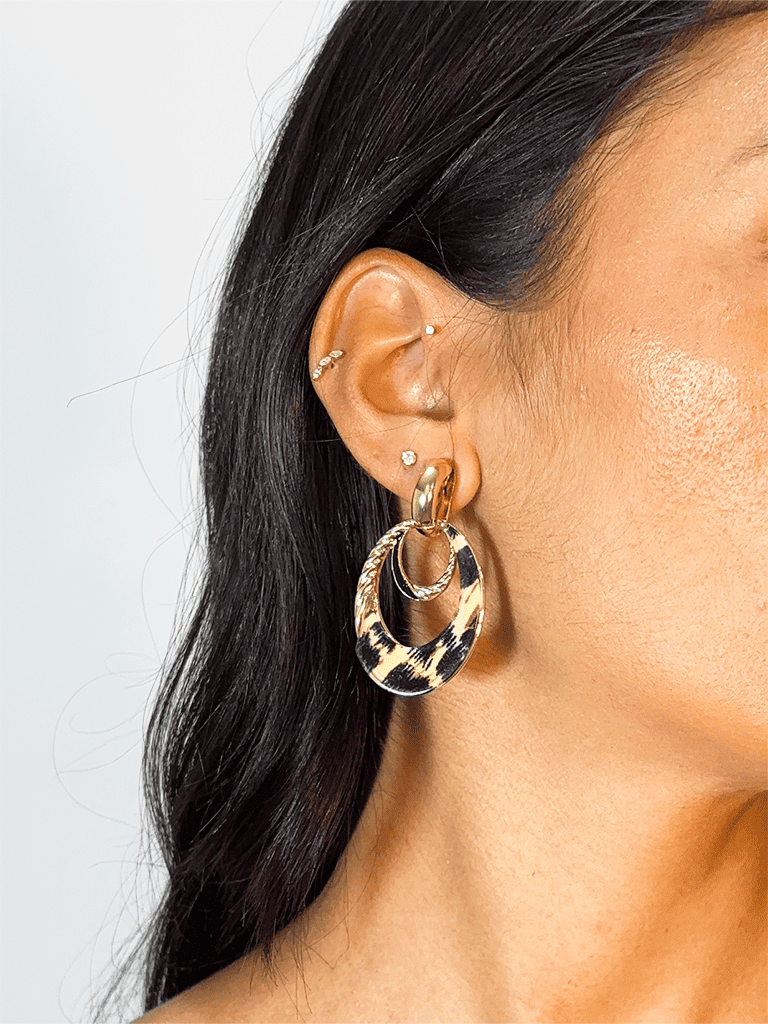 Brinco Boho de Metal Dourado e Acrílico com Estampa Abstrata