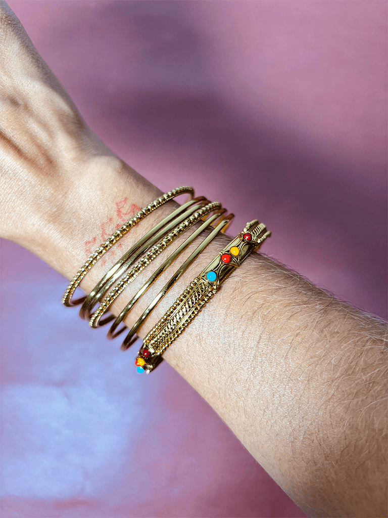 Conjunto de Sete Pulseiras Boho Douradas Variadas
