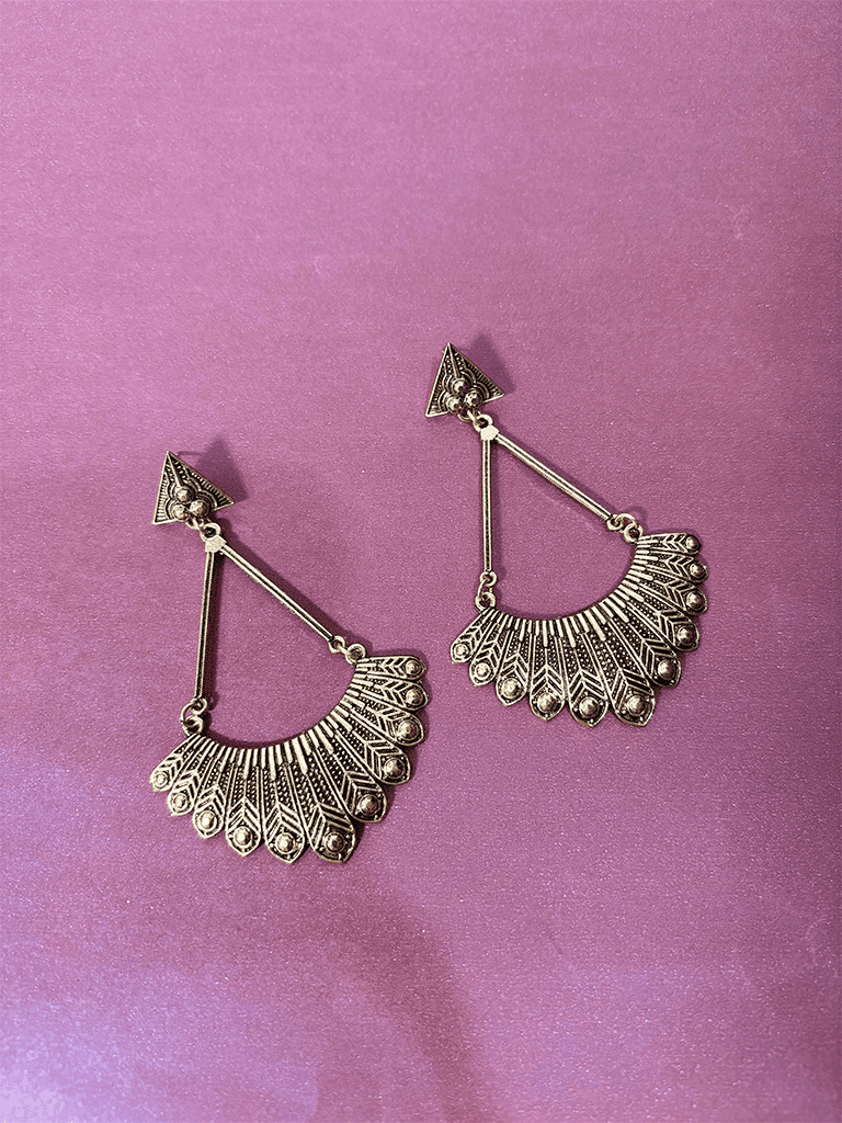 Brinco Boho de Metal Dourado Fotmato Penas