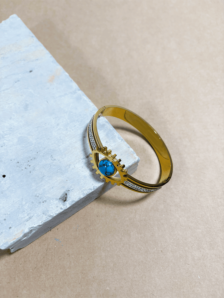 Bracelete Boho de Metal Dourado com Olho Grego em Pedra Azul