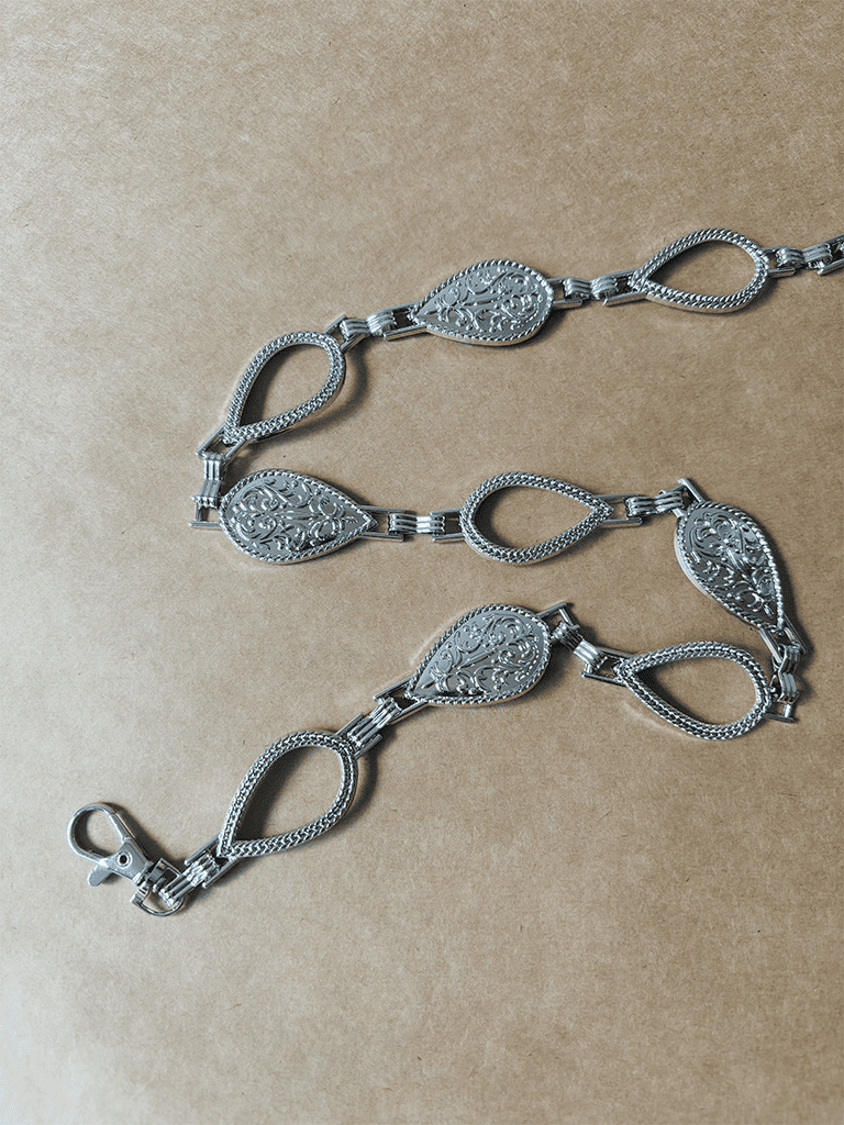 Cinto de Metal Prata em Formato de Gota