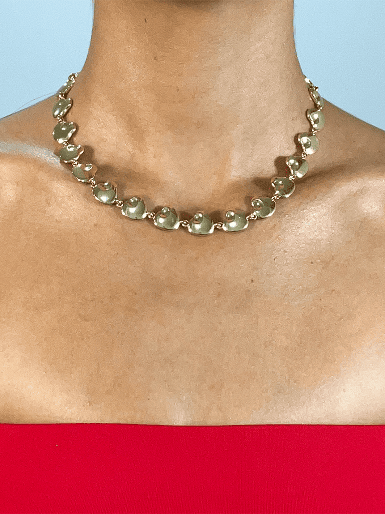 Colar de Metal Dourado em Formato Orgânico