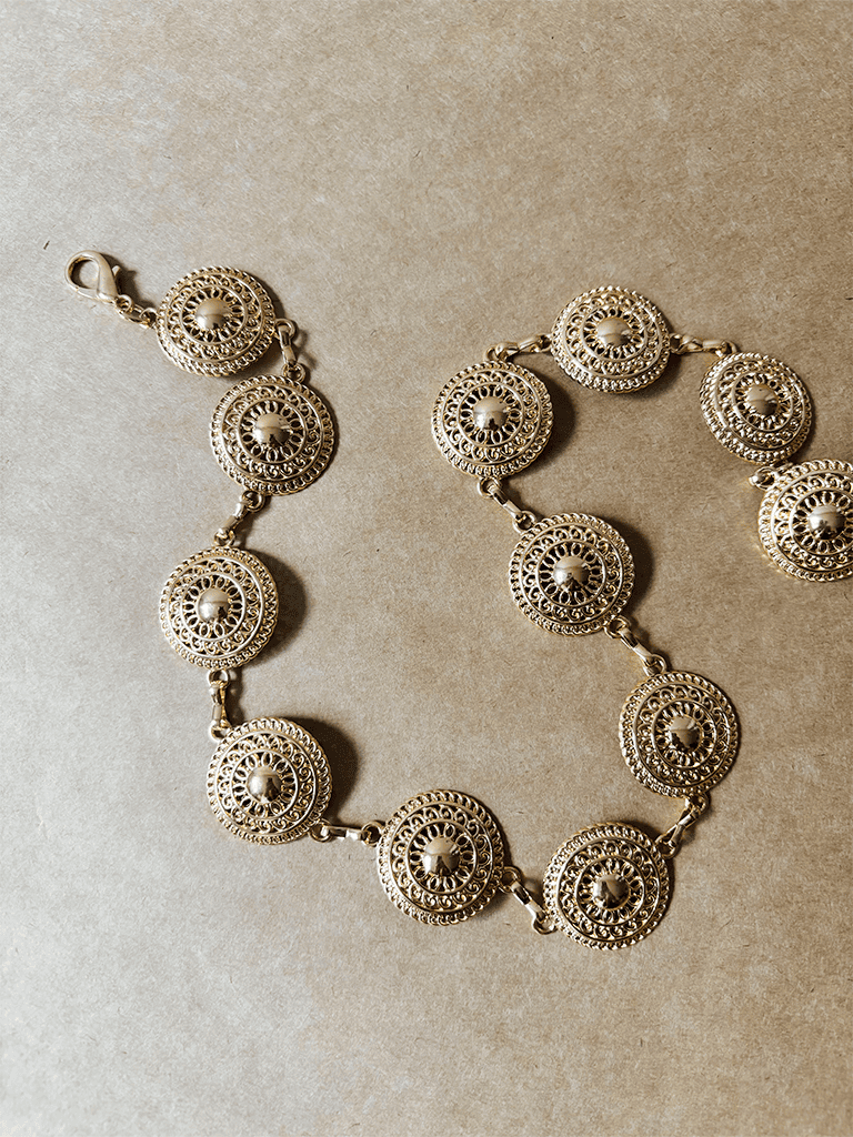 Cinto de Metal Dourado em Formato de Bola