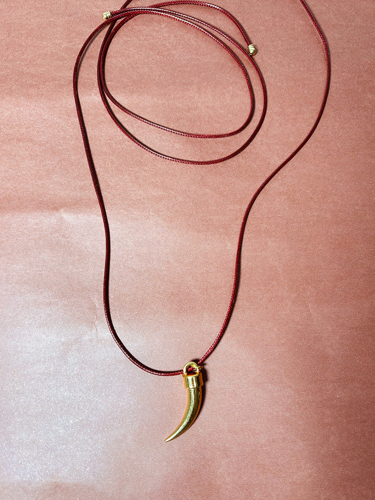 Colar Boho De laço Vermelho com Dente Dourado de Metal