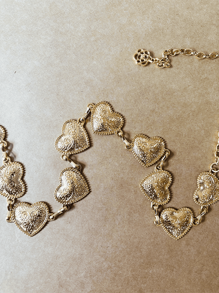 Cinto de Metal Dourado em Formato de Coração