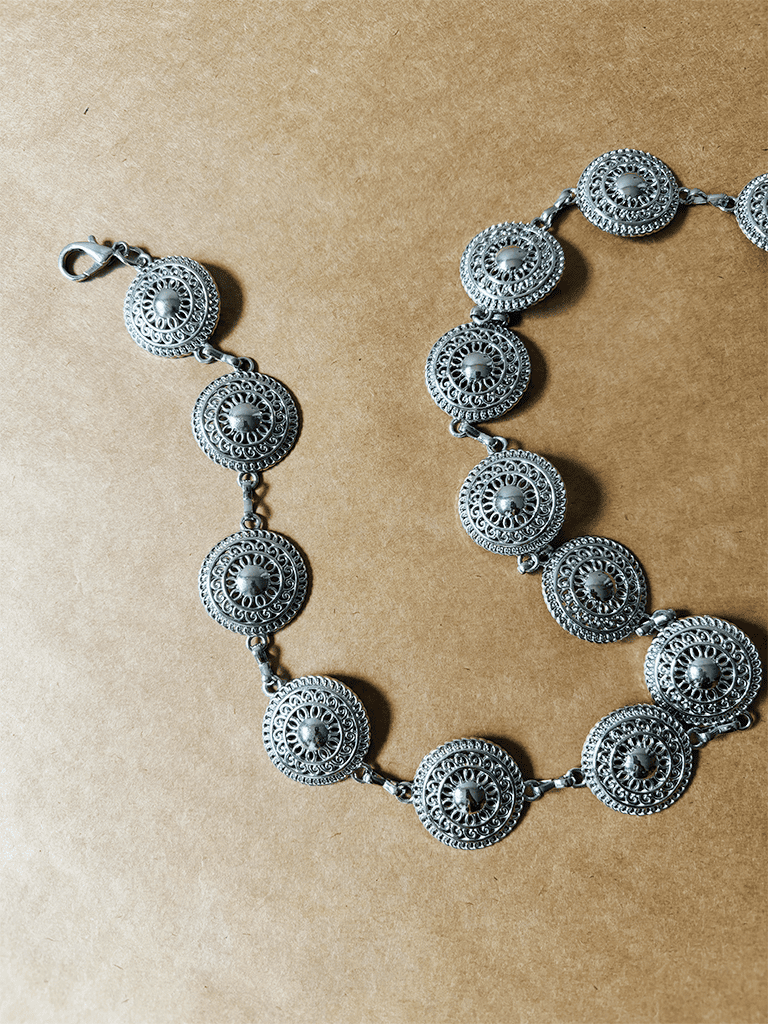 Cinto de Metal Prata em Formato de Bola