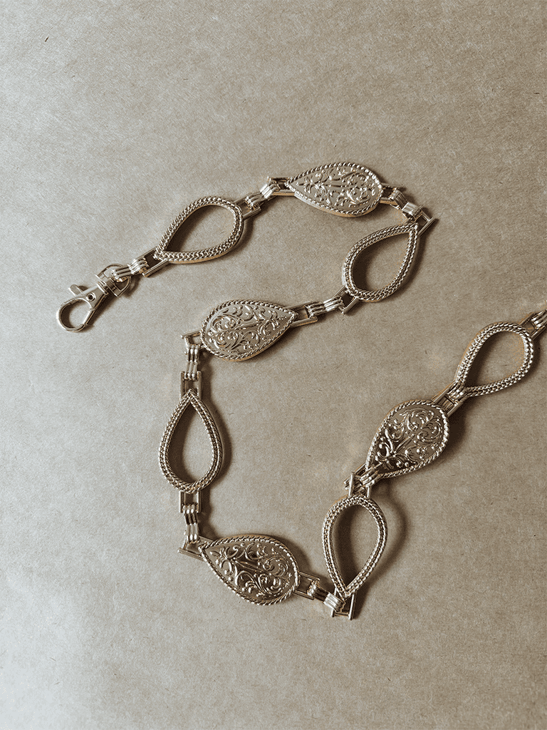 Cinto de Metal Dourado em Formato de Gota