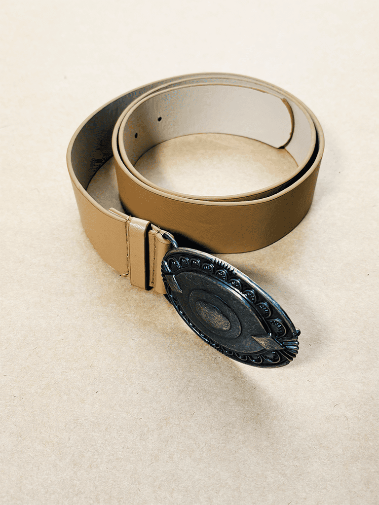 Cinto Cowboy de Couro Sintético Bege com Fivela de Metal