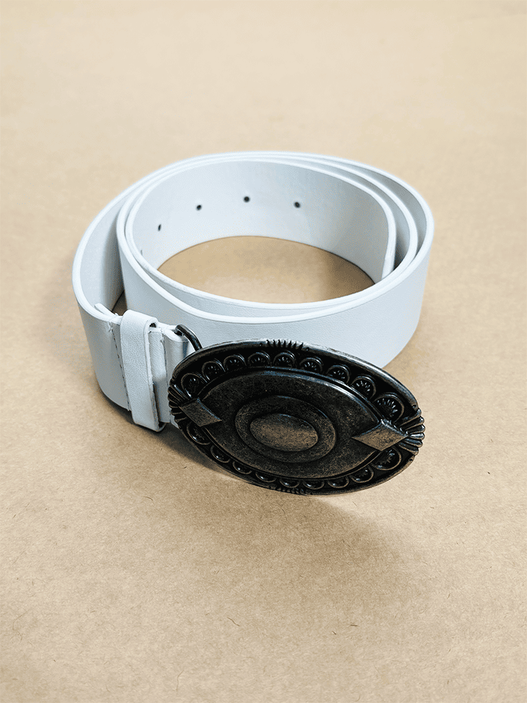 Cinto de Couro Sintético Branco com Fivela de Metal