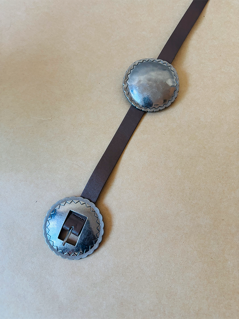 Cinto de Couro Sintético Marrom com Fivela de Metal Redonda