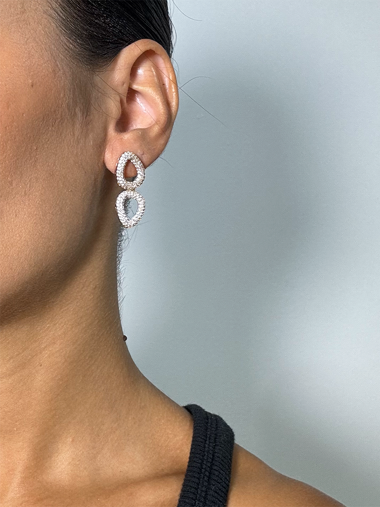 Brinco Dourado Duplo com Zircônias