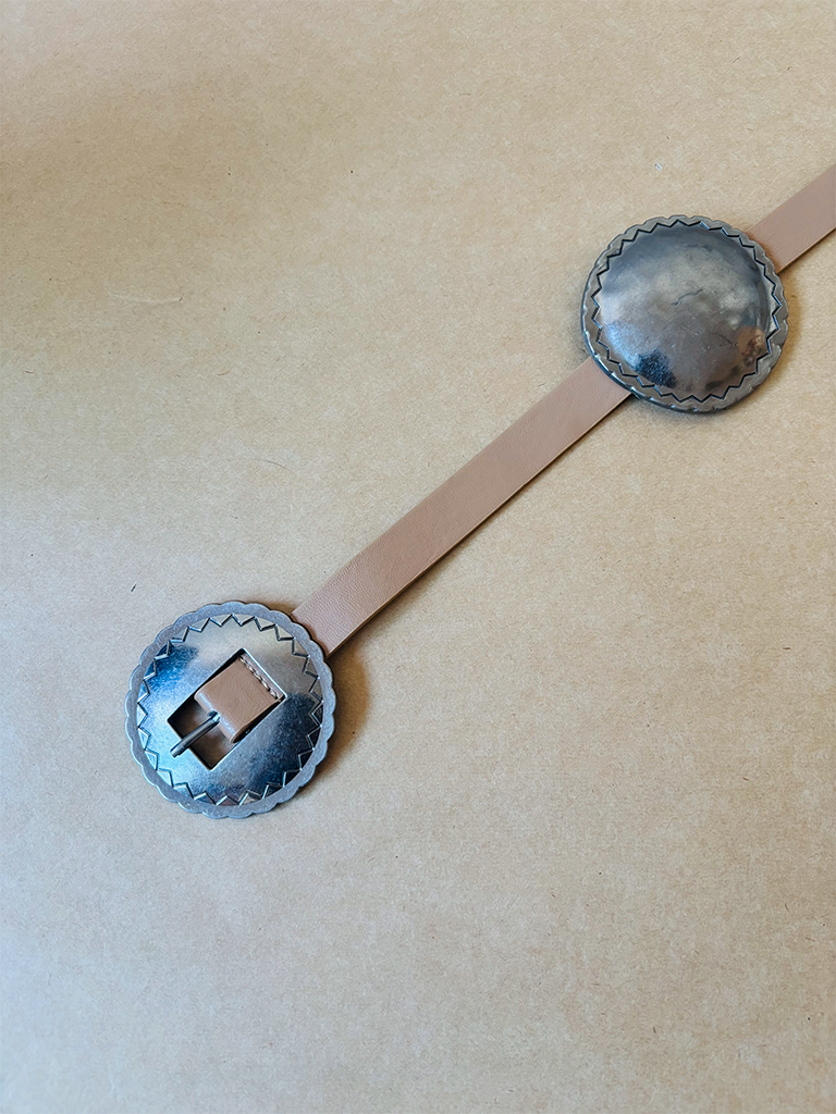 Cinto de Couro Sintético Bege com Fivela de Metal Redonda