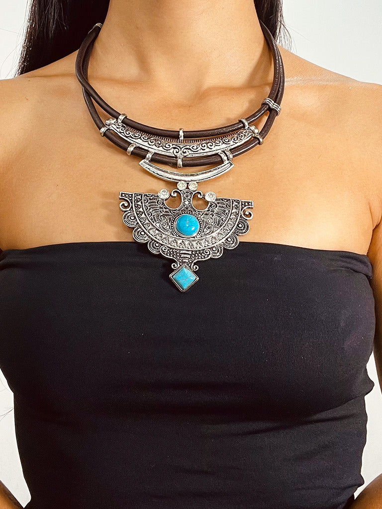 Colar Boho Étnico de Corda e Metal Prata com Pedra Azul