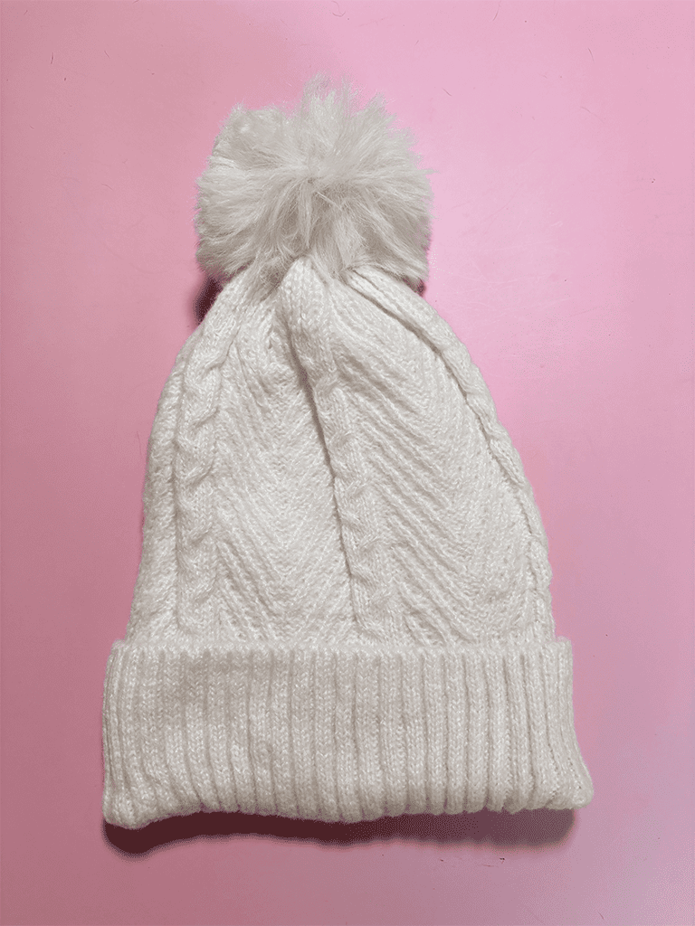 Touca Feminina Off White com Pompom – Tricot Macio e Quentinho