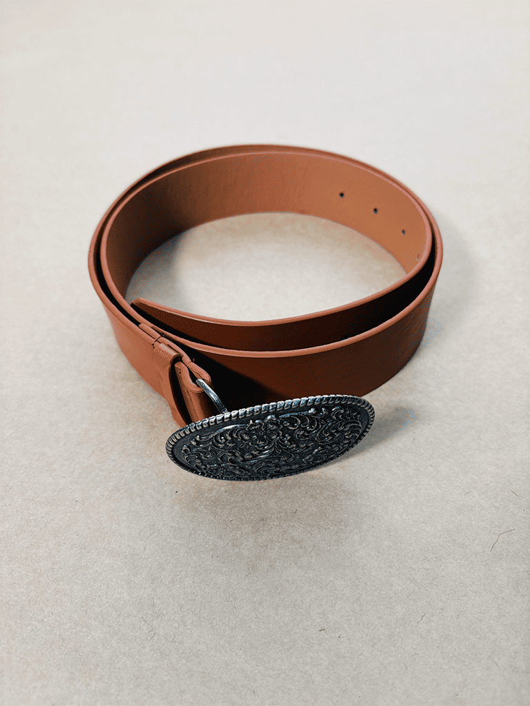 Cinto Cowboy de Couro Sintético Cor Terra com Fivela de Metal Criativa