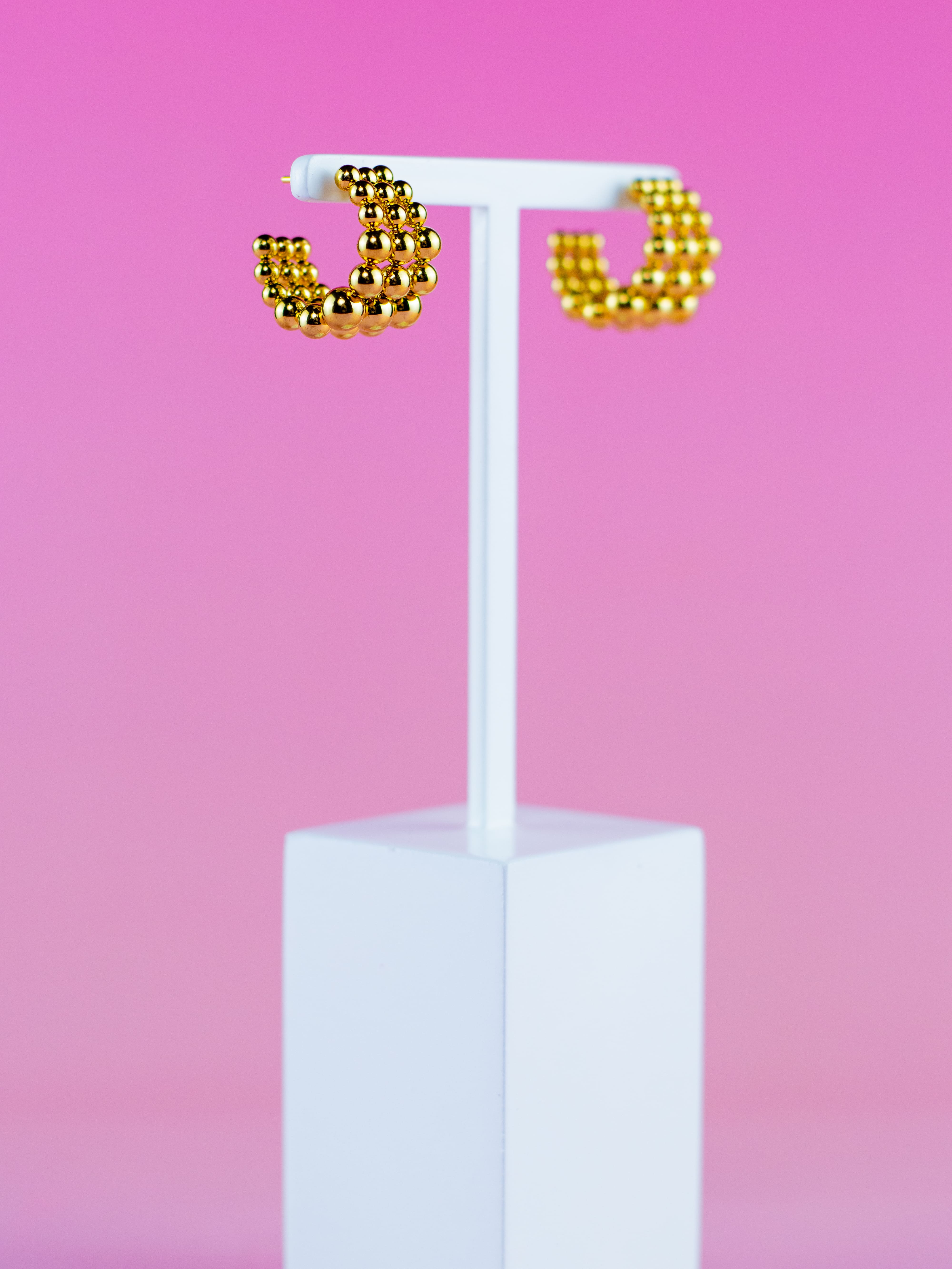 Argola Tripla Dourada de Esfera