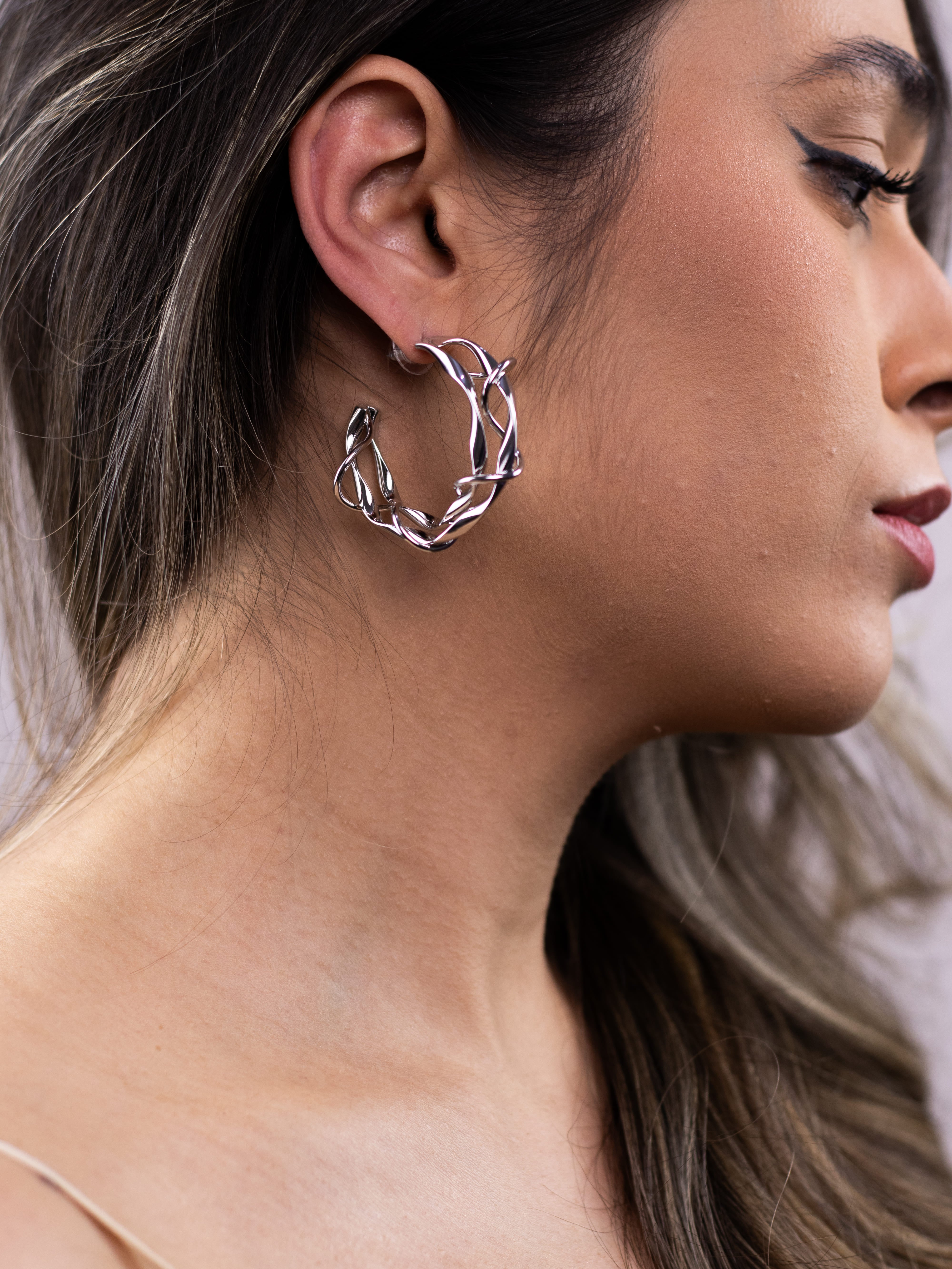 Argola de Aro Trançado de Metal Prata