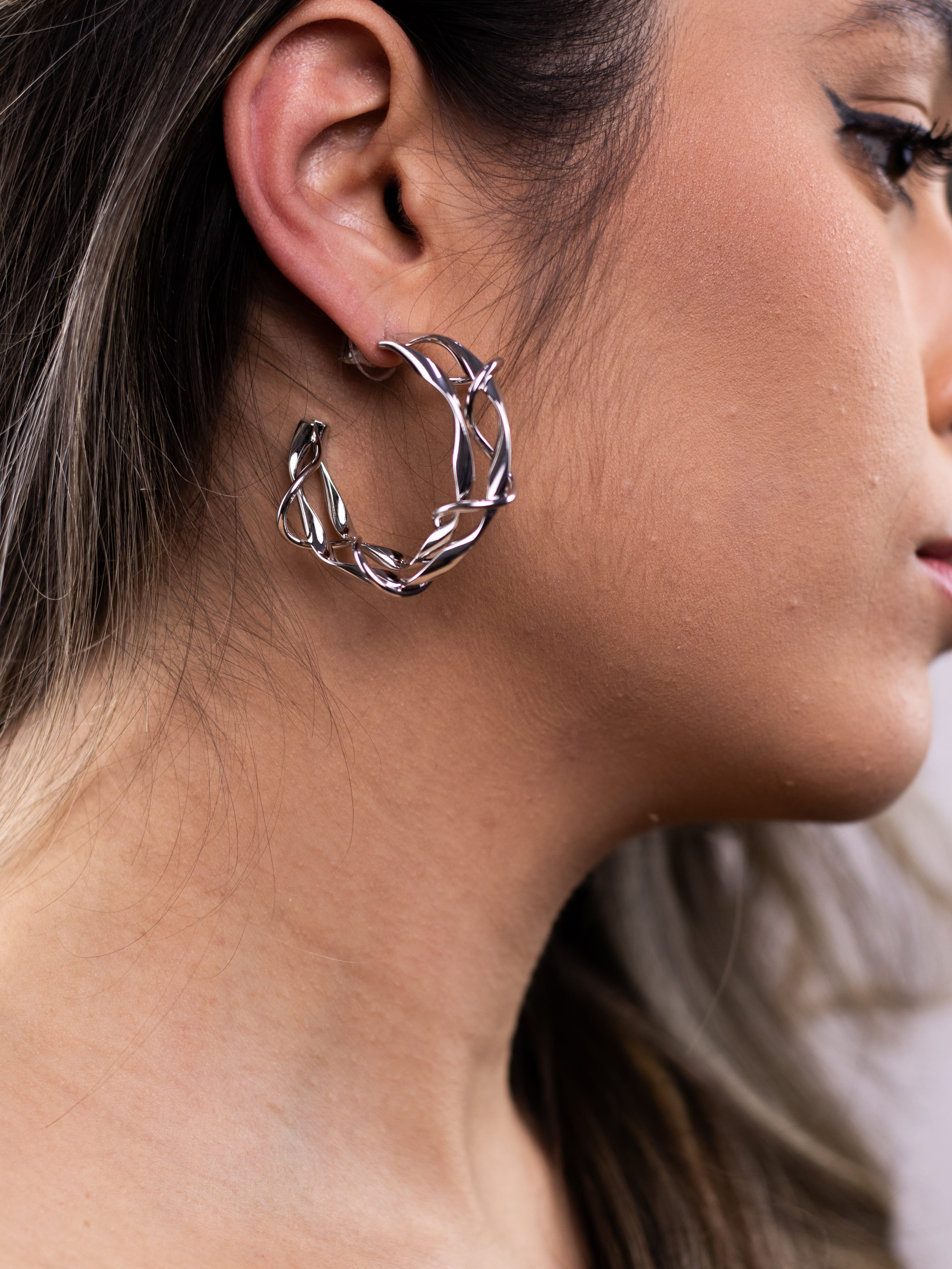 Argola de Aro Trançado de Metal Prata