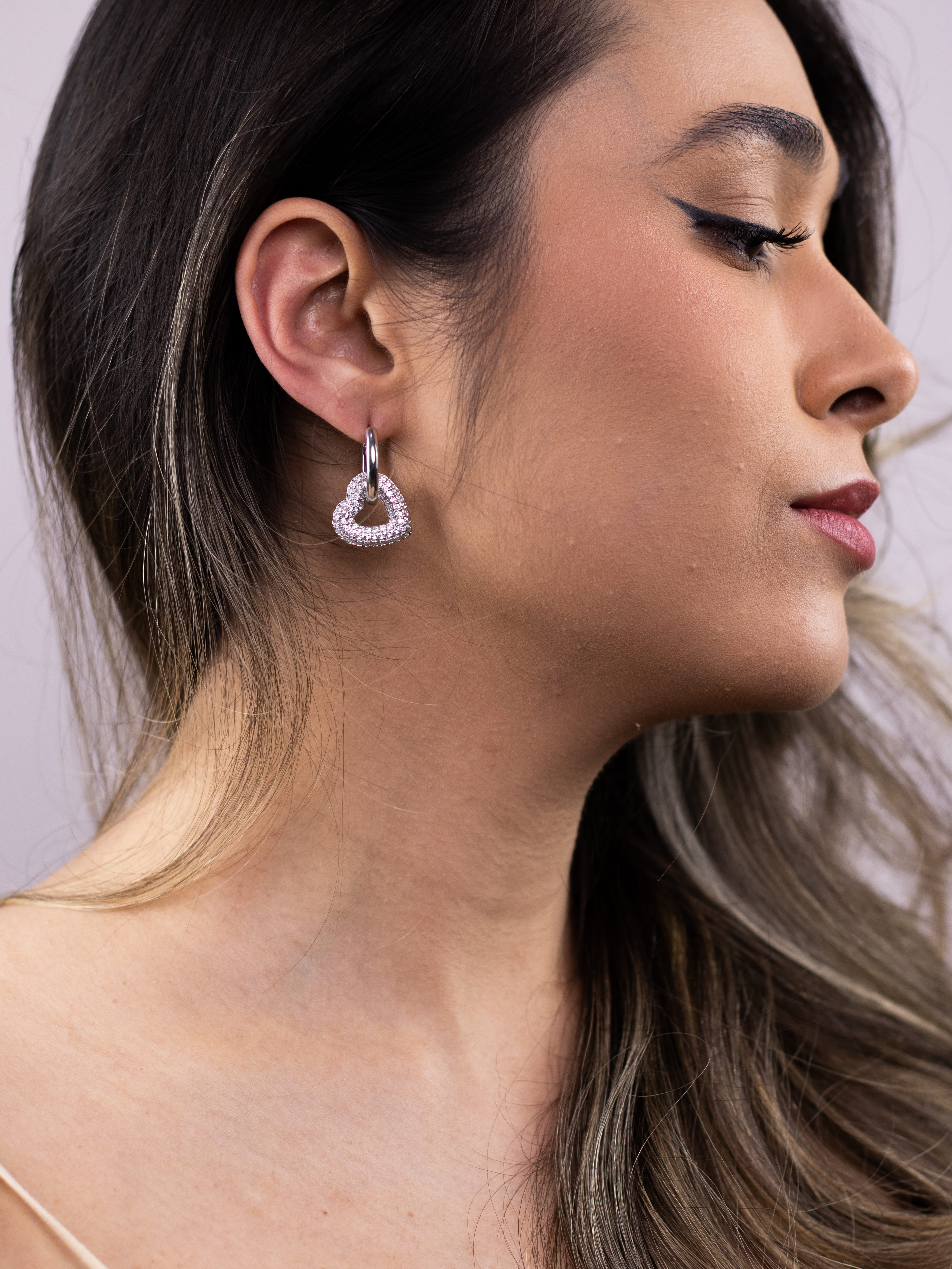 Argola com Pingente Prata de Coração Cravejado Vazado