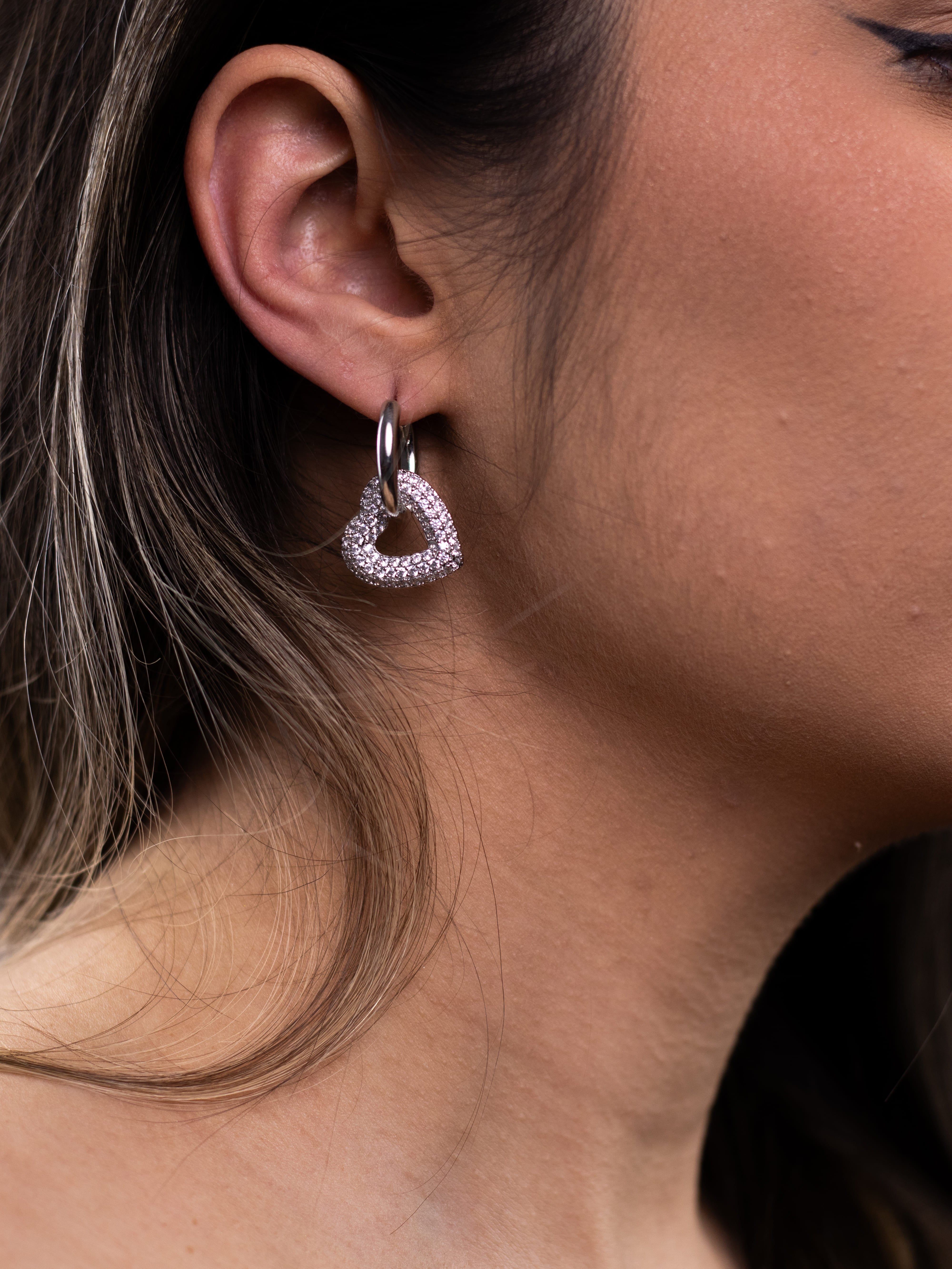 Argola com Pingente Prata de Coração Cravejado Vazado