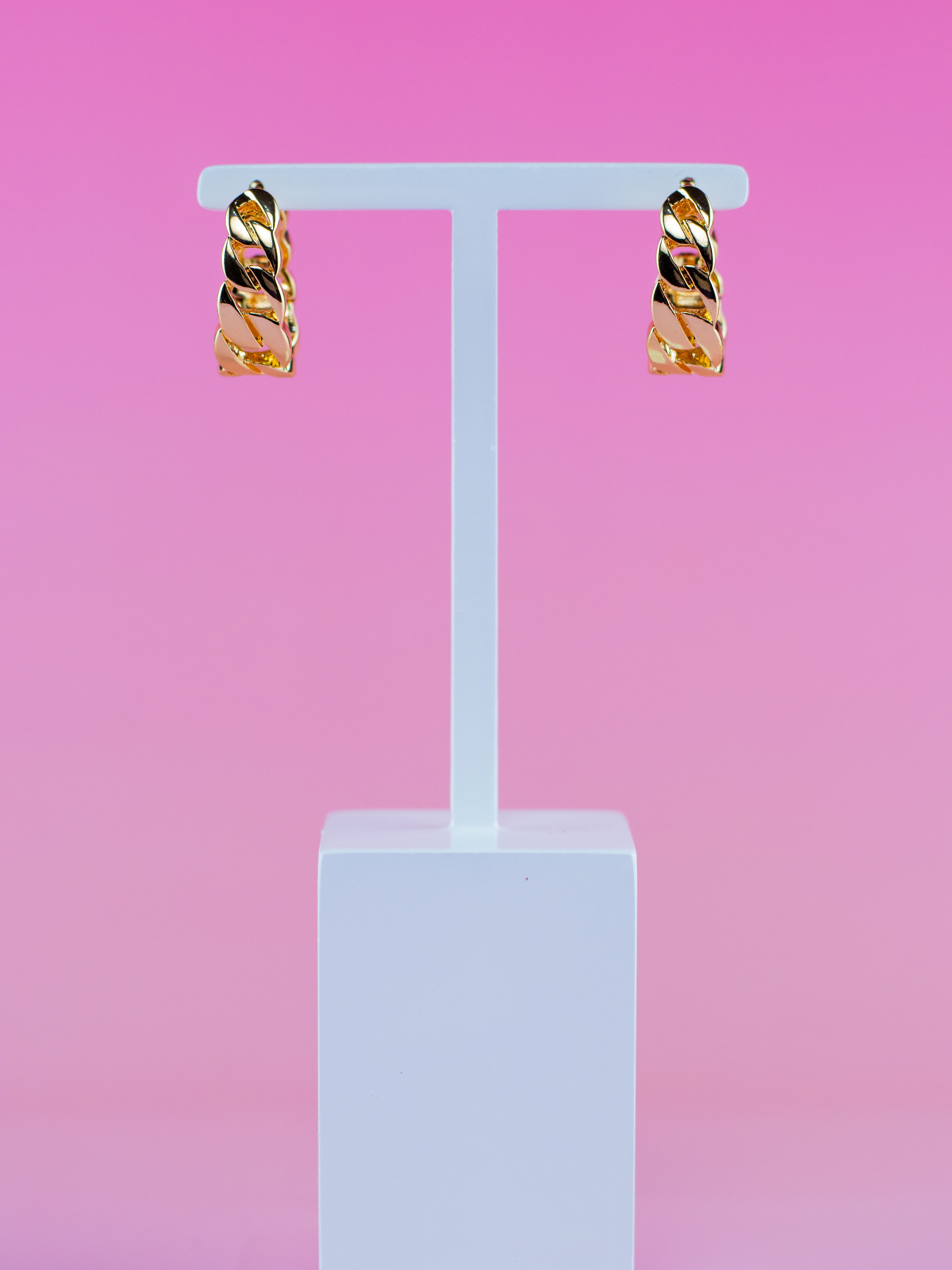 Argola de Metal Dourada de Elo