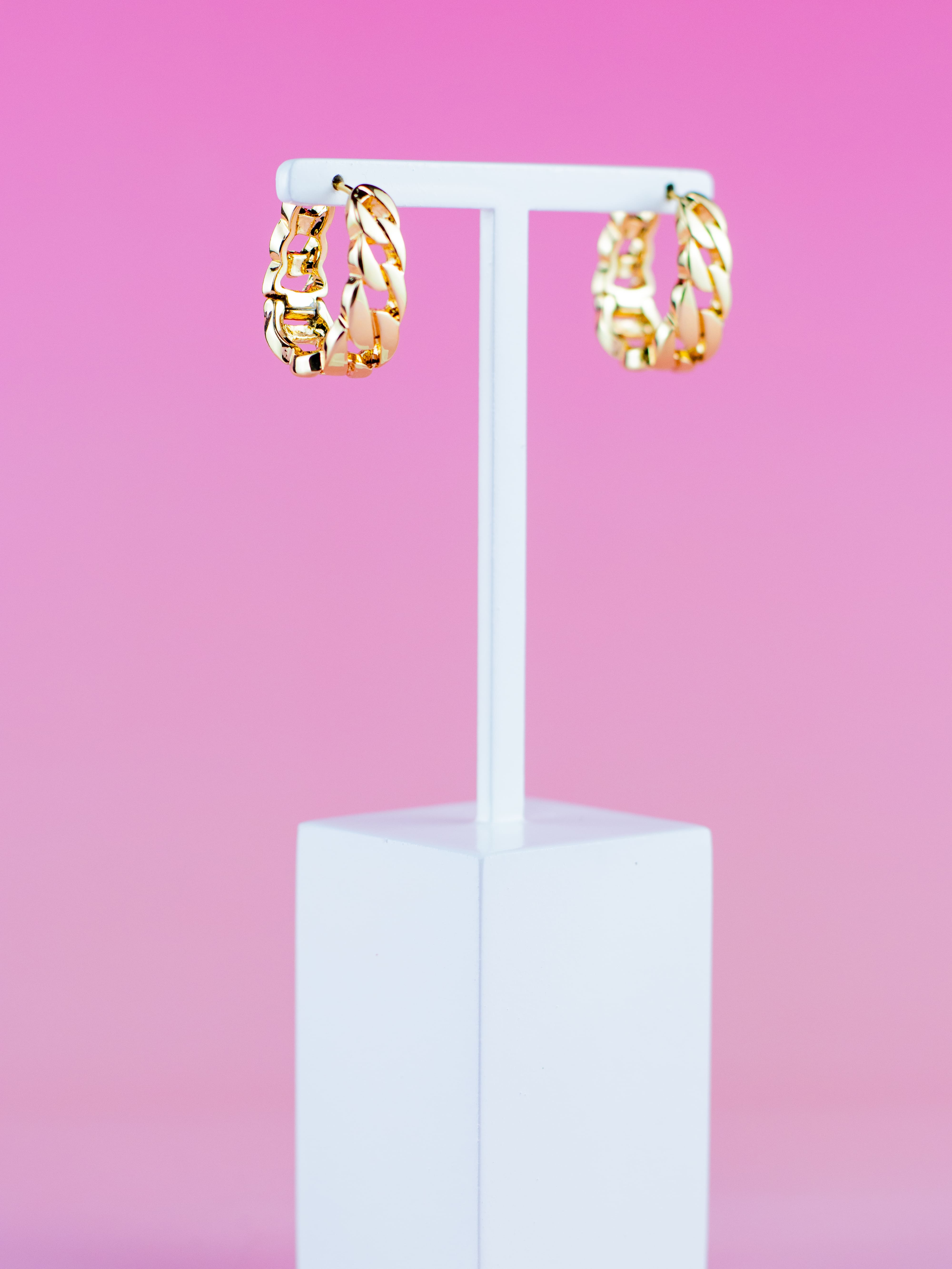 Argola de Metal Dourada de Elo