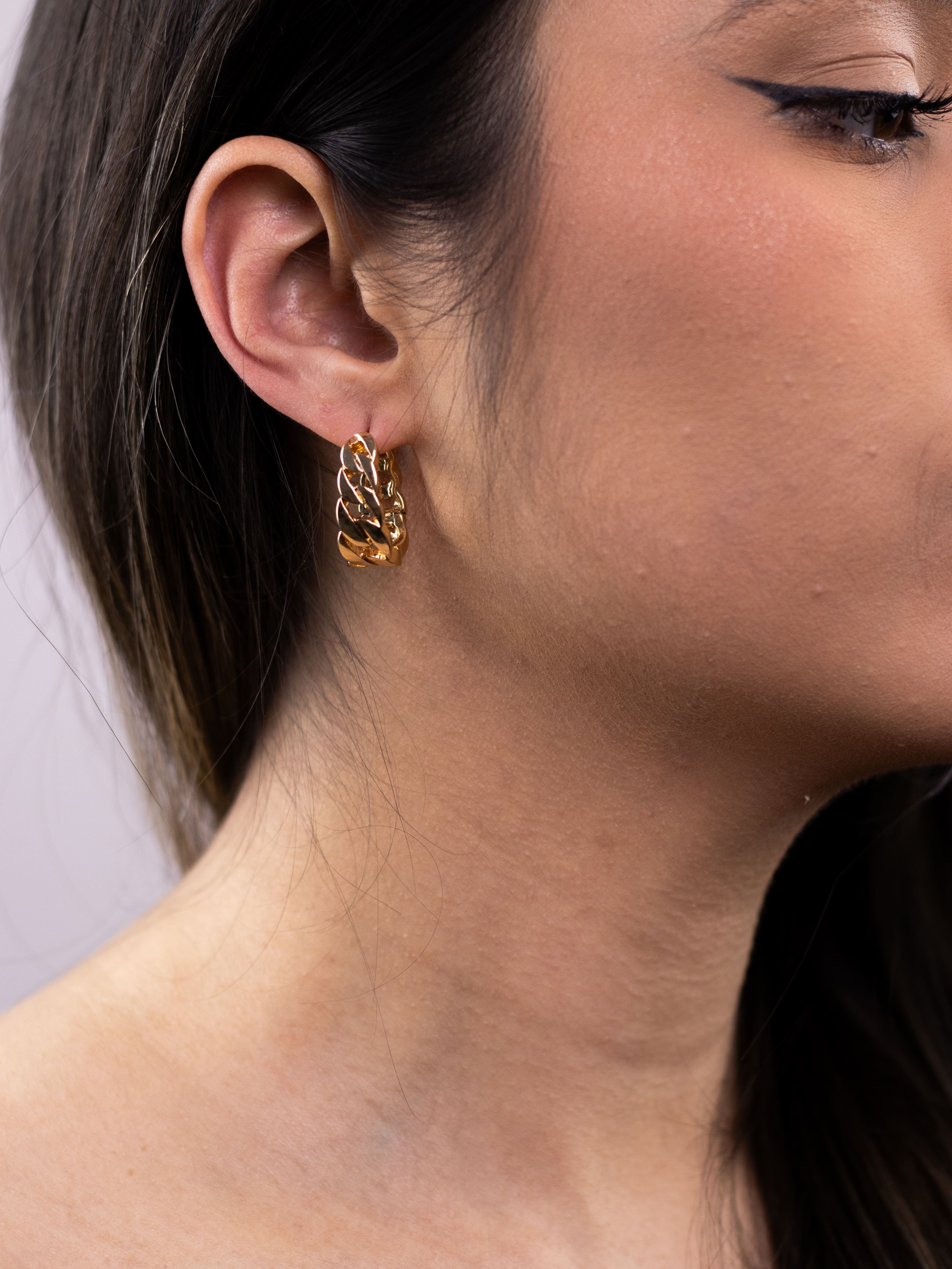 Argola de Metal Dourada de Elo