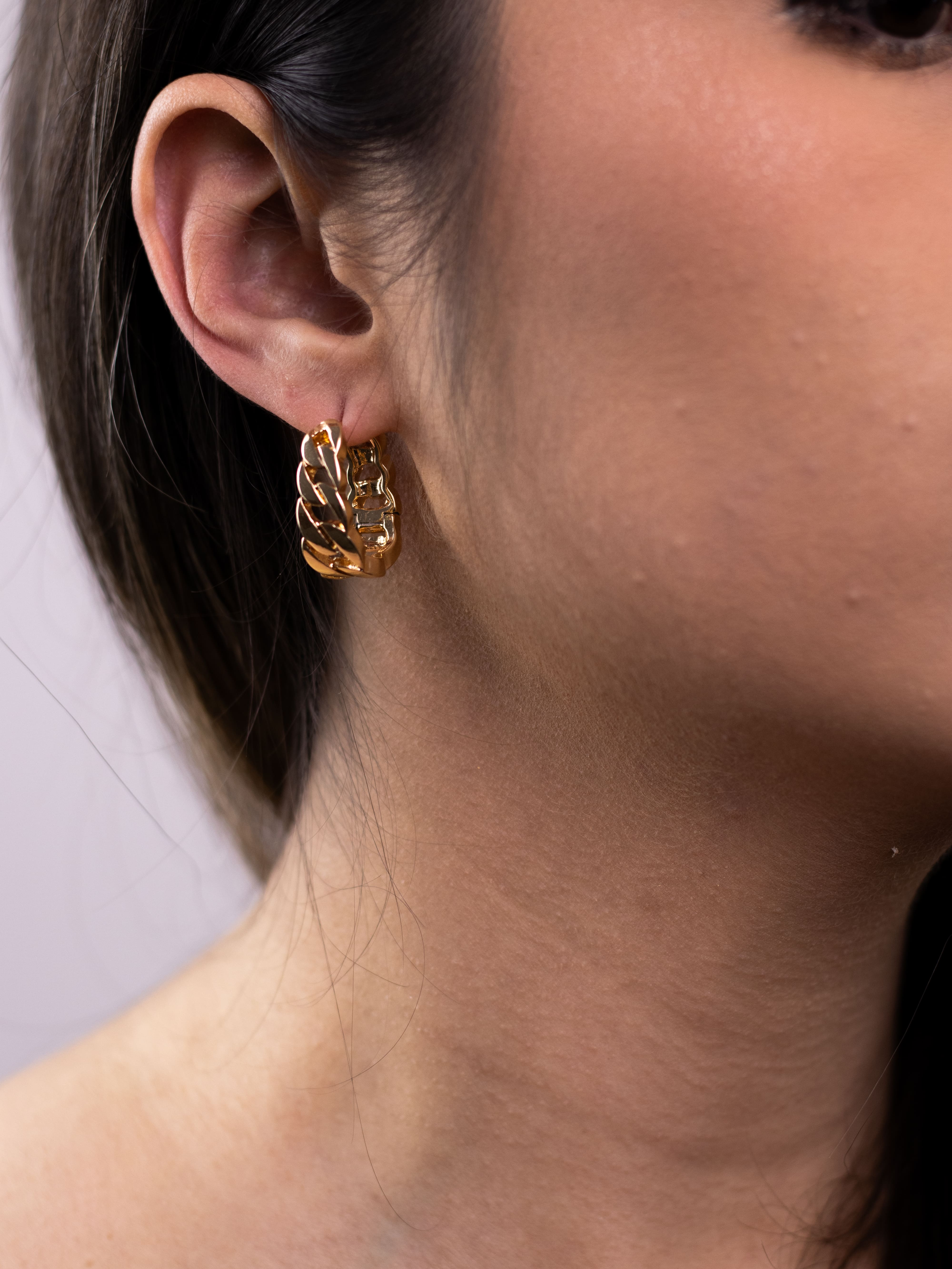 Argola de Metal Dourada de Elo