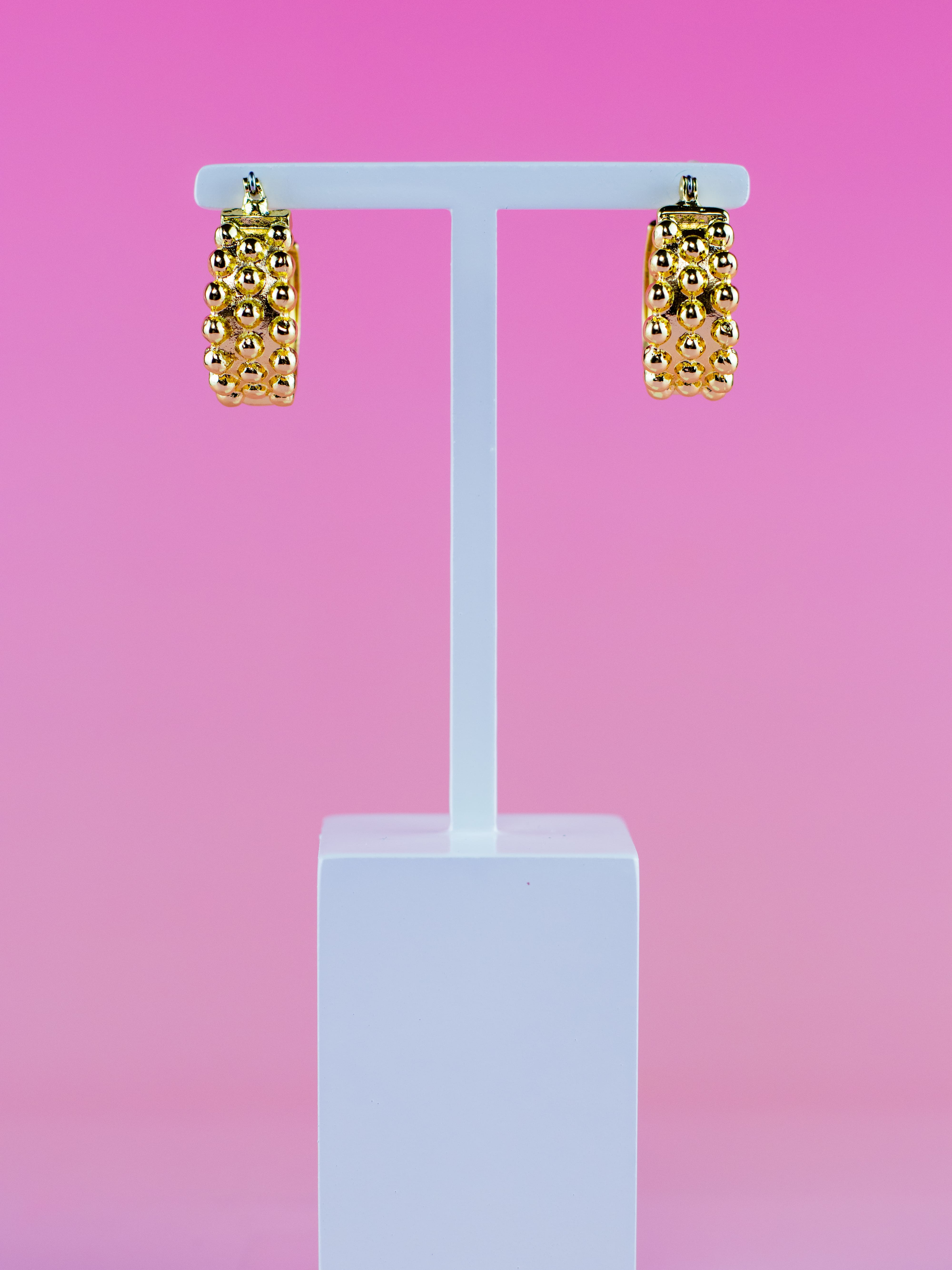 Argola Metal Liso Dourado com Esferas