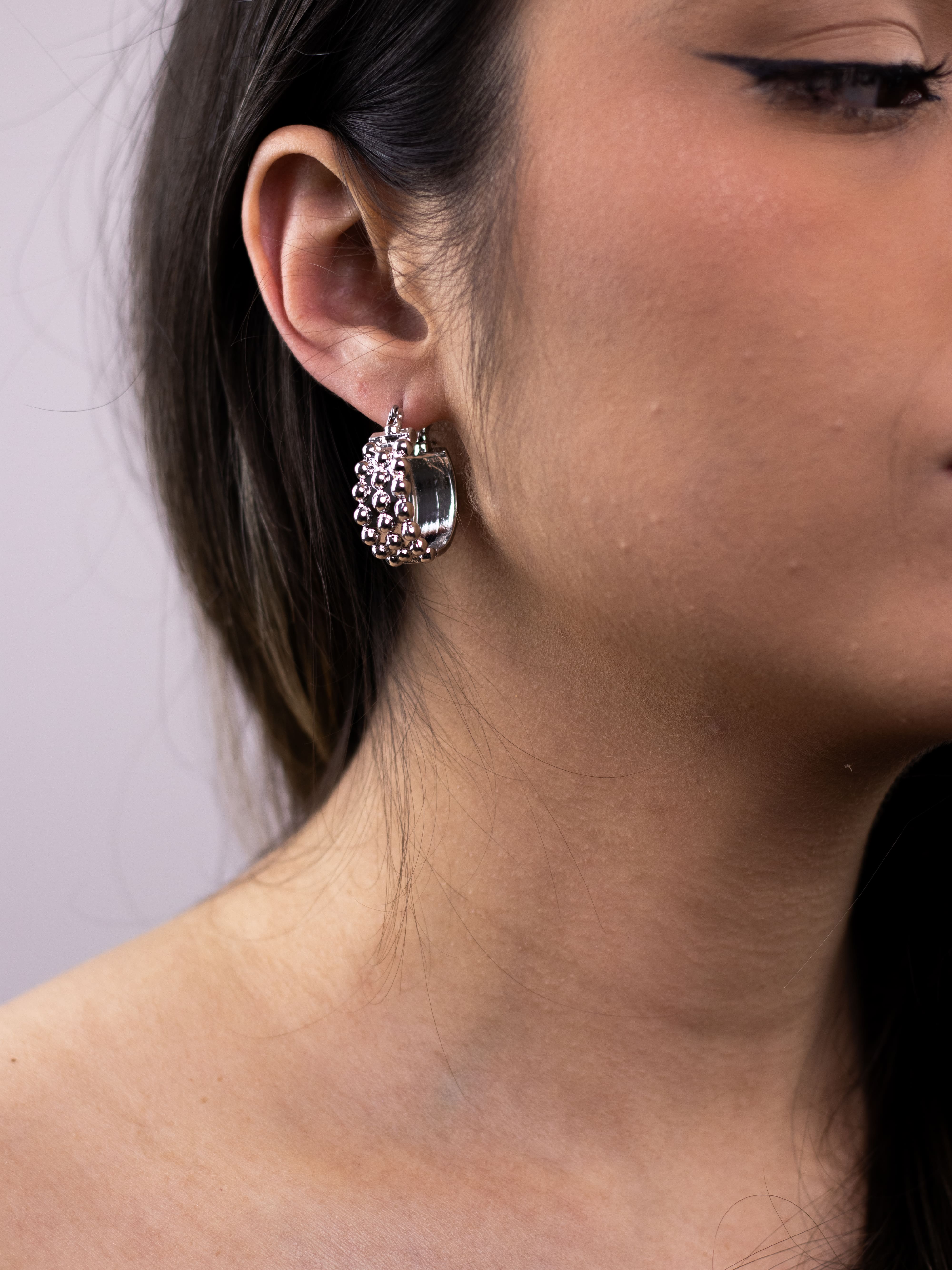 Argola Metal Liso Prata com Esferas