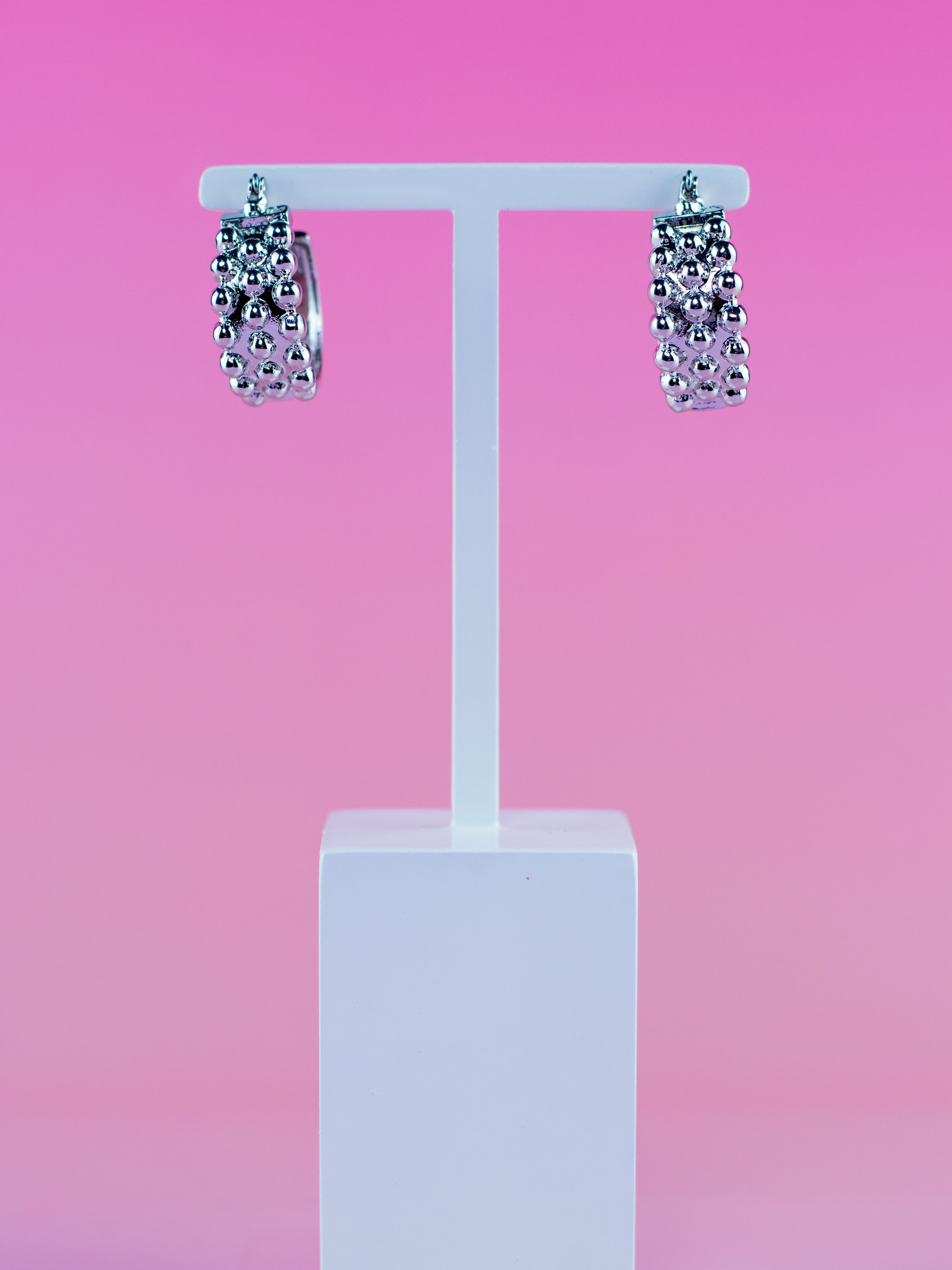 Argola Metal Liso Prata com Esferas