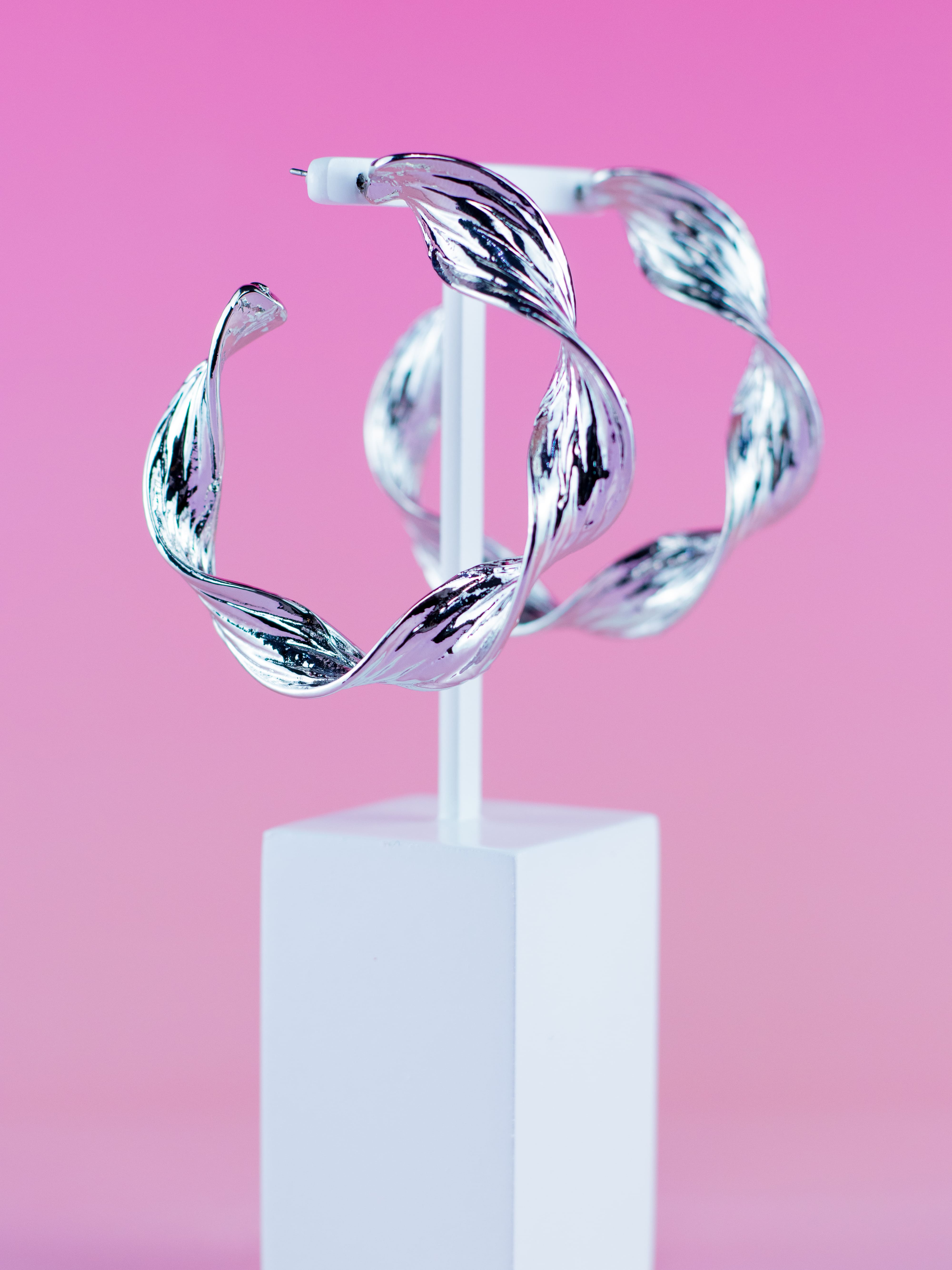 Argola de Metal Lisa Prata Torcida