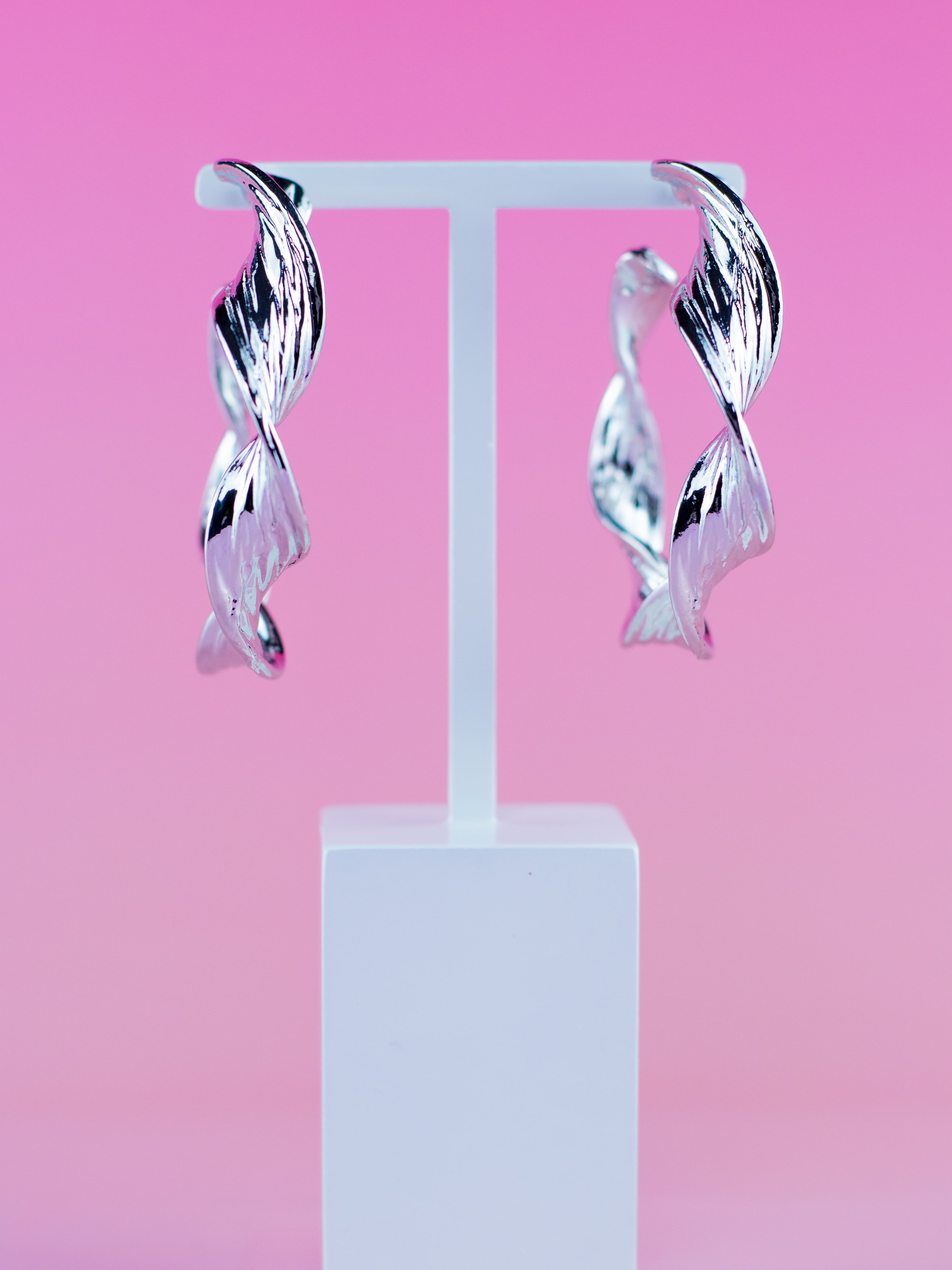 Argola de Metal Lisa Prata Torcida