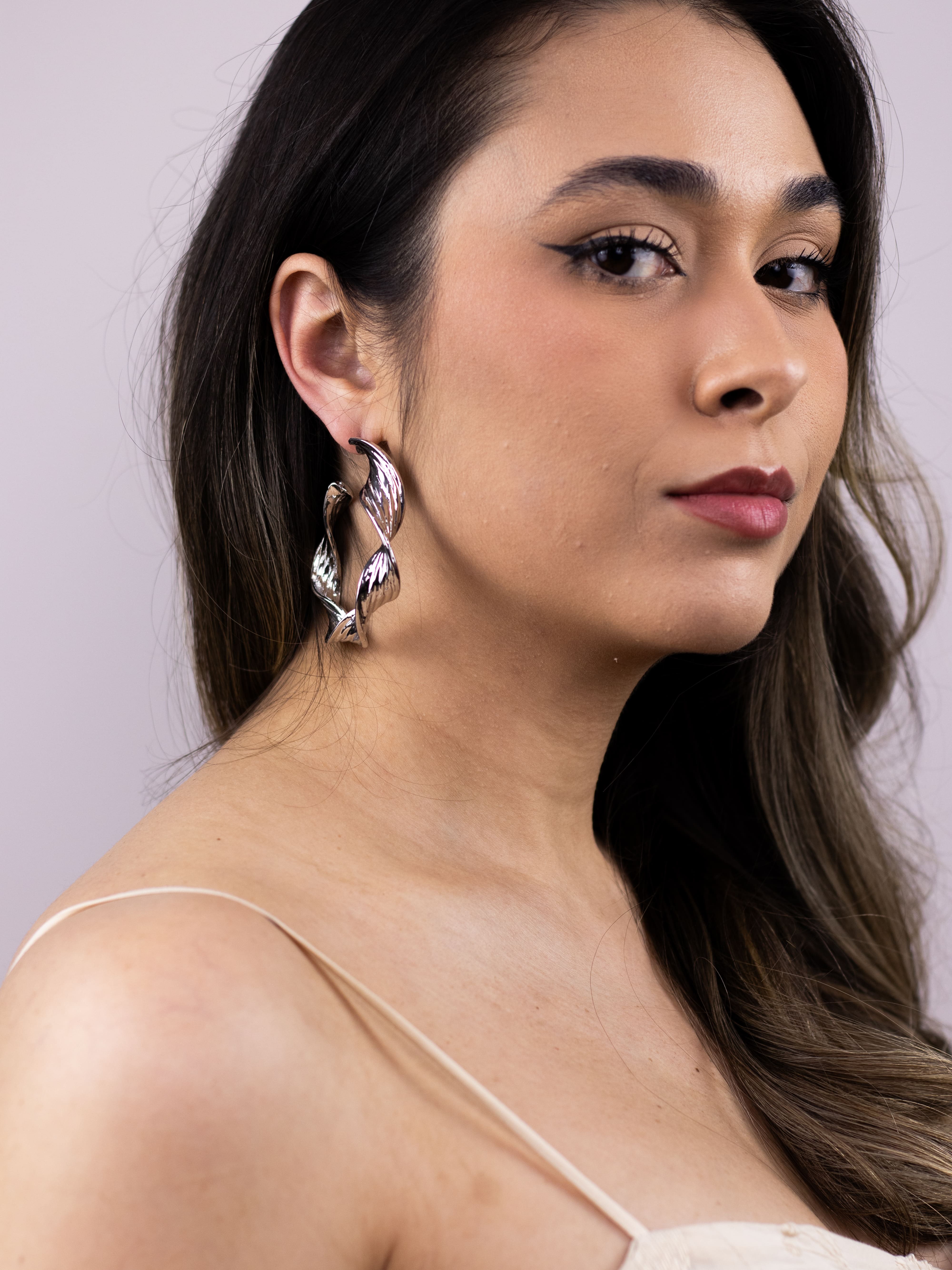 Argola de Metal Lisa Prata Torcida