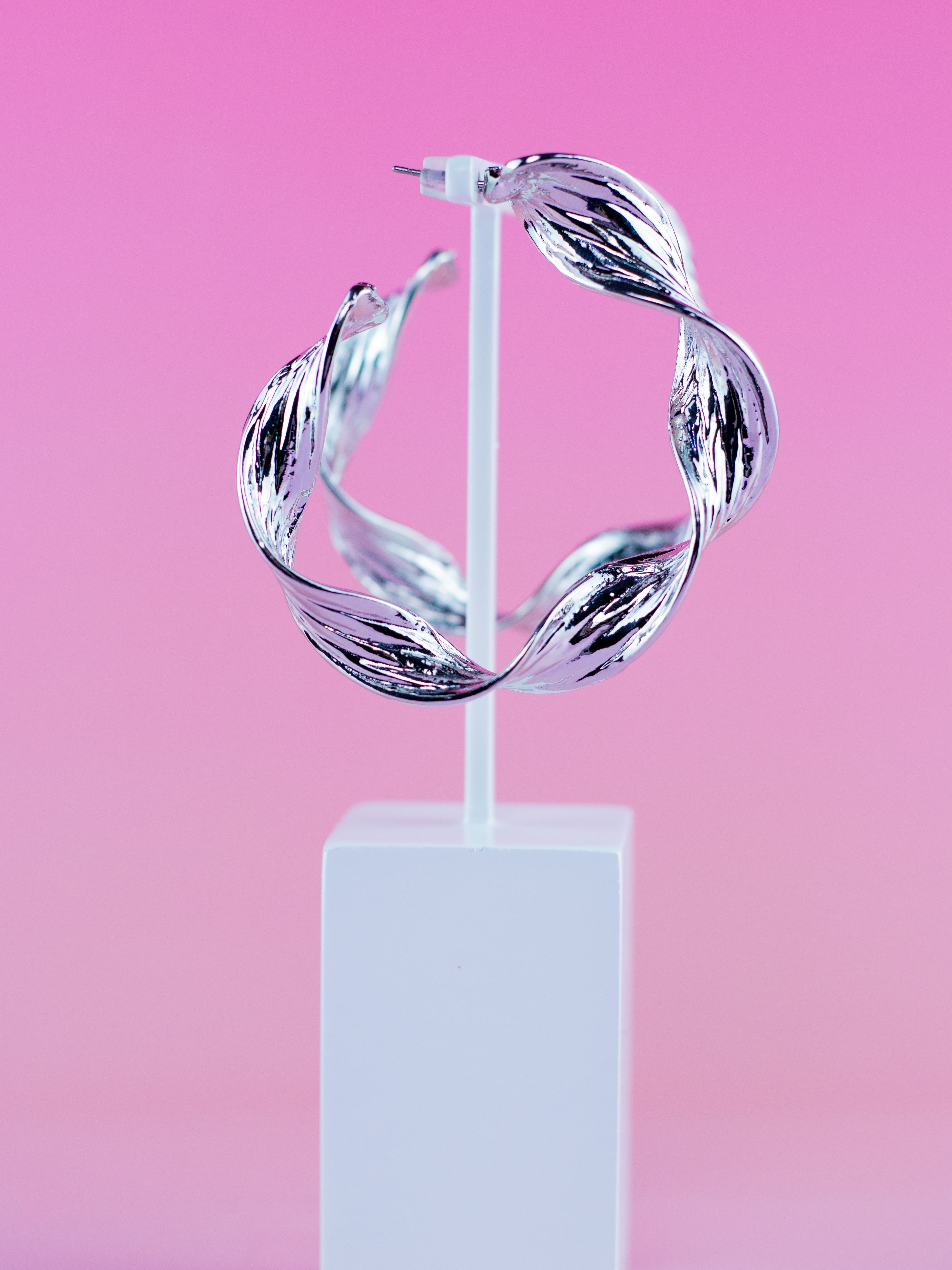 Argola de Metal Lisa Prata Torcida