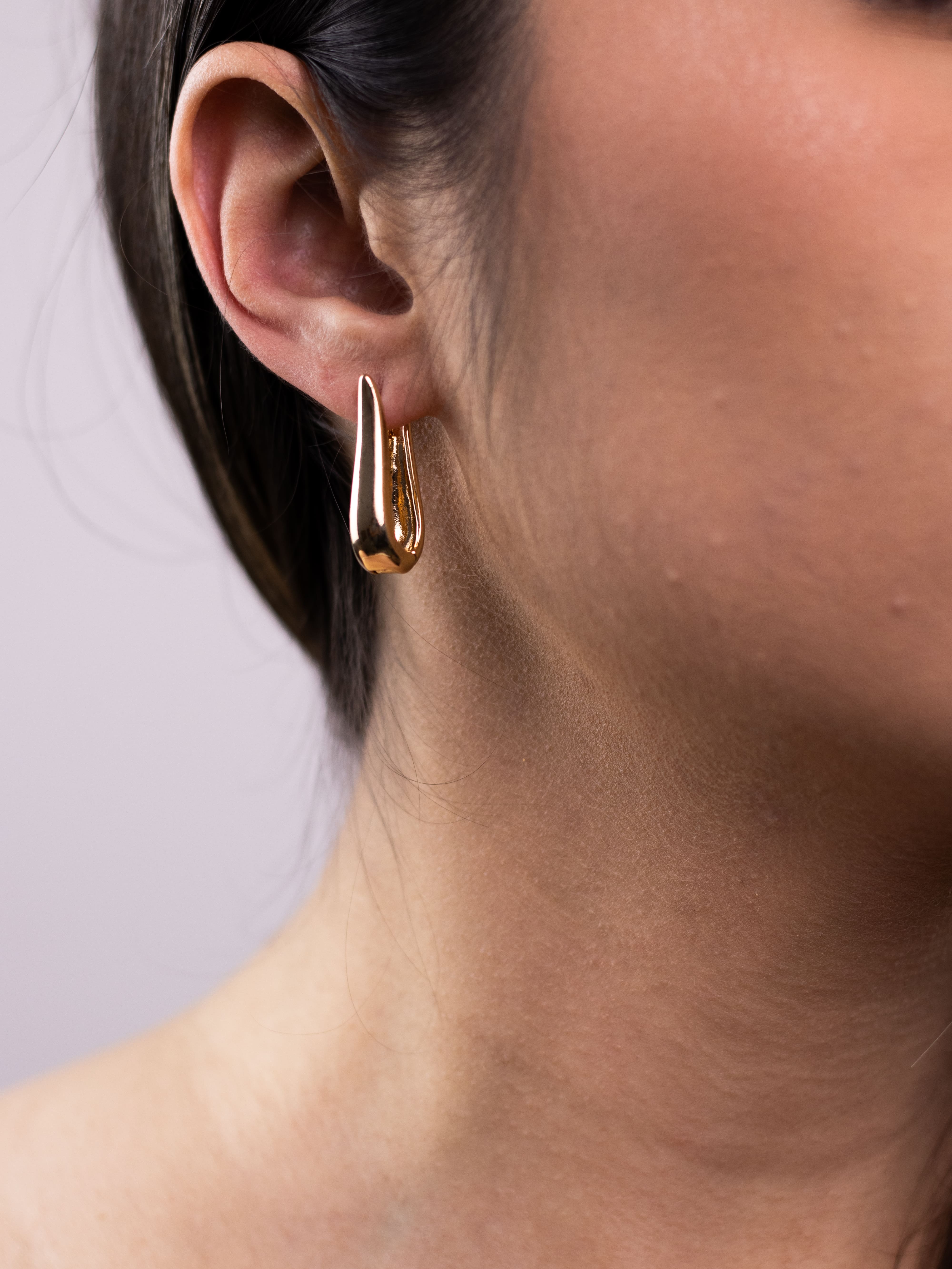 Argola Gota de Metal Liso Dourado