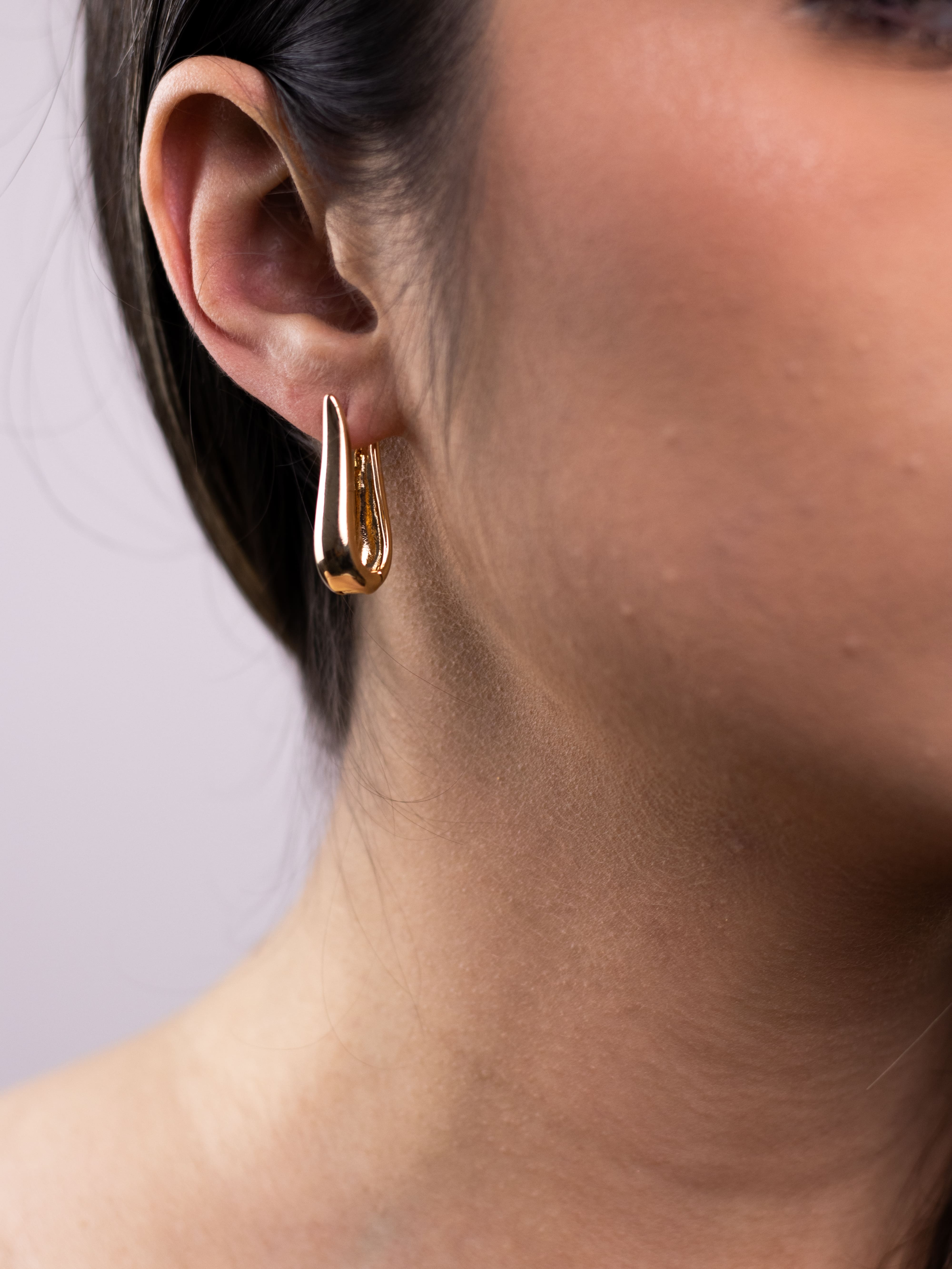 Argola Gota de Metal Liso Dourado