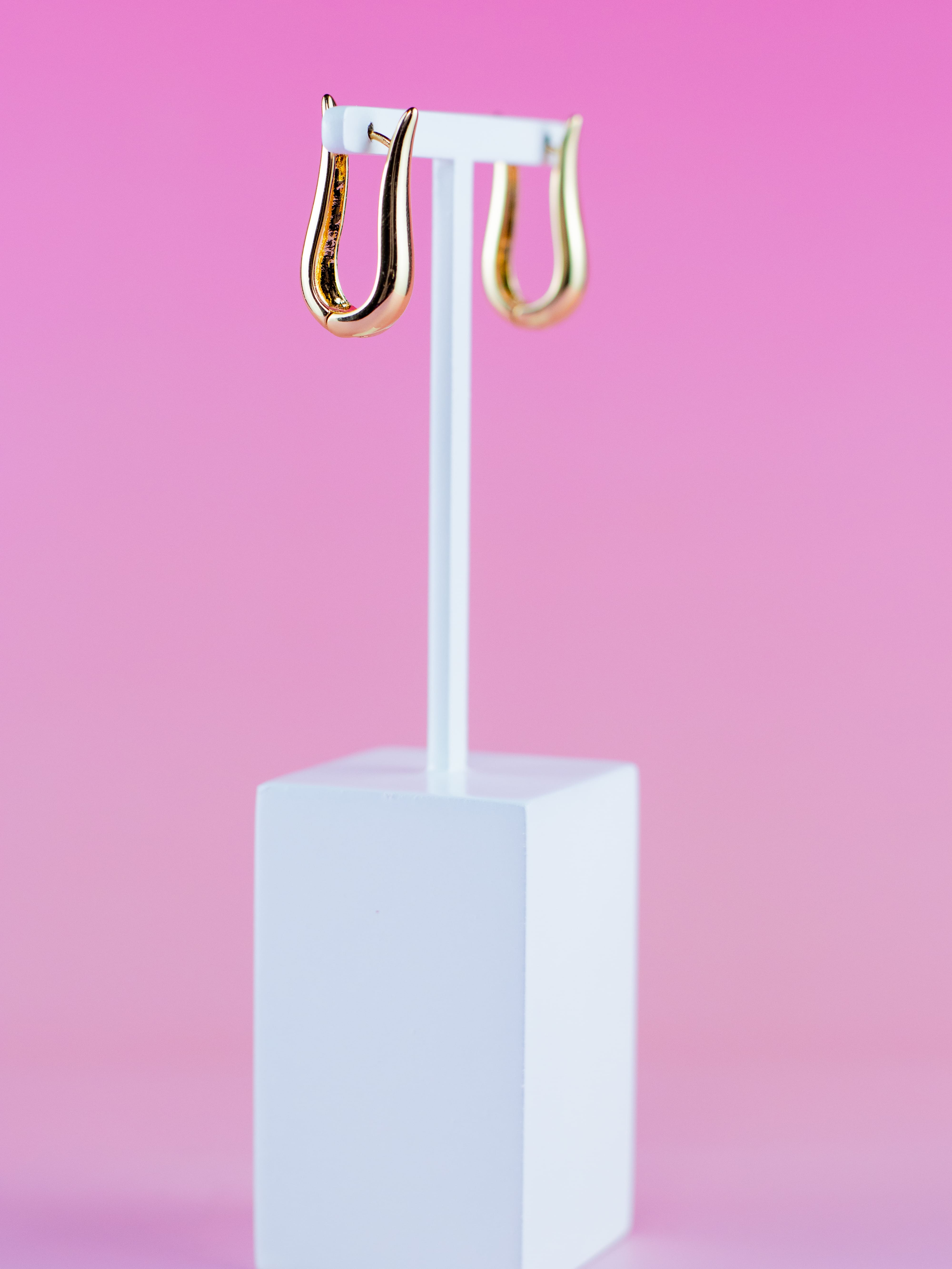 Argola Gota de Metal Liso Dourado