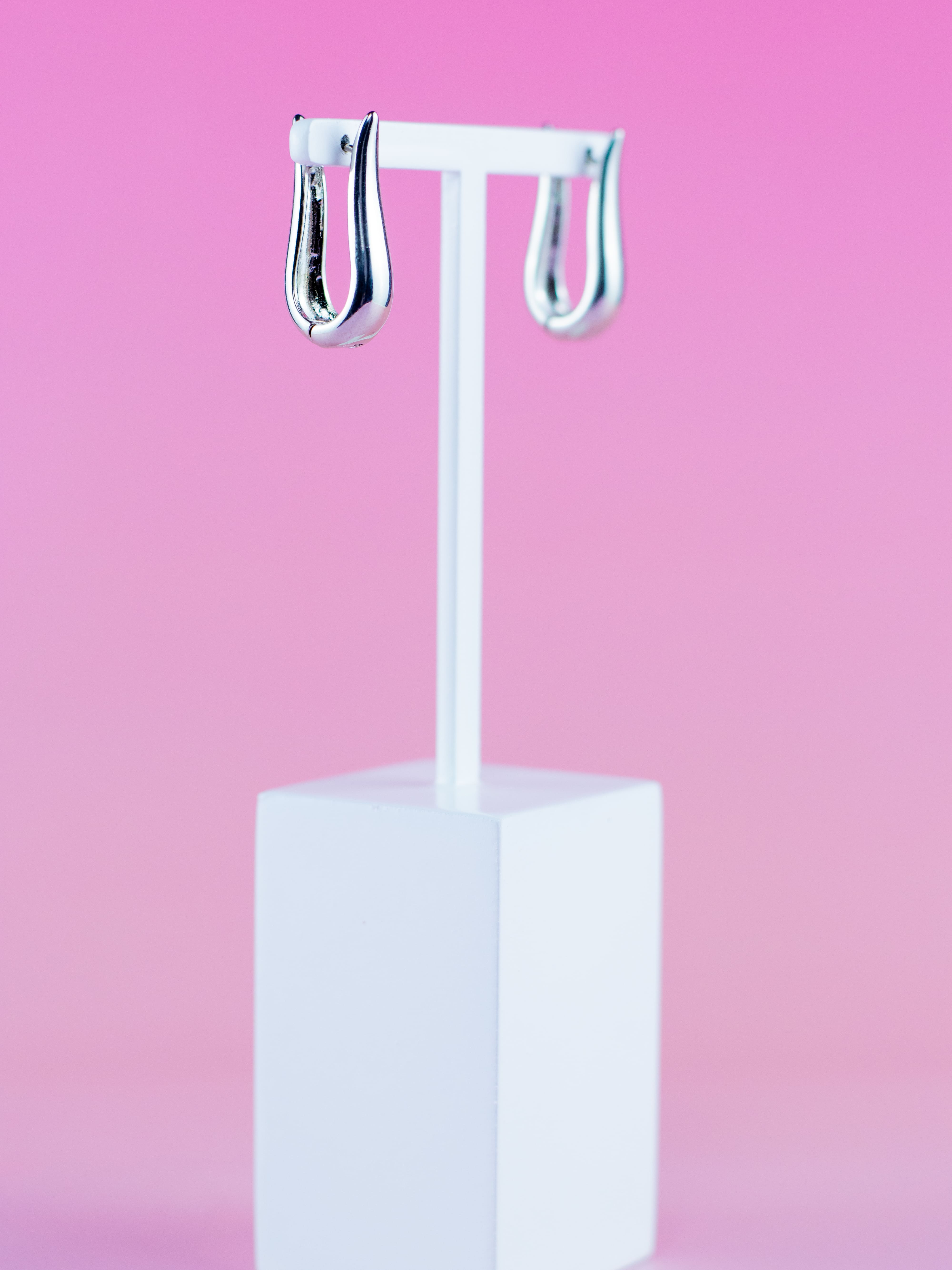 Argola Gota de Metal Liso Prata