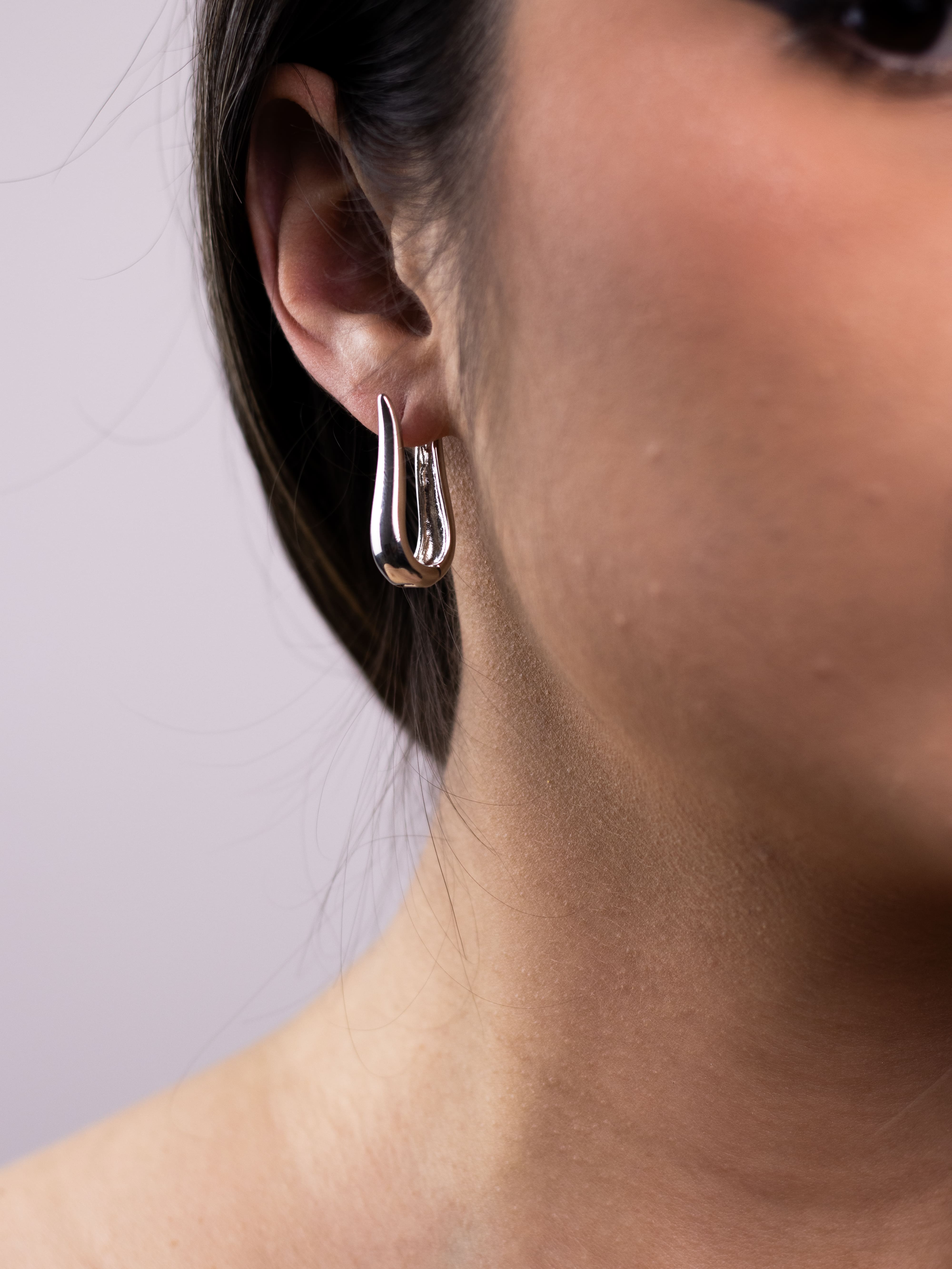 Argola Gota de Metal Liso Prata