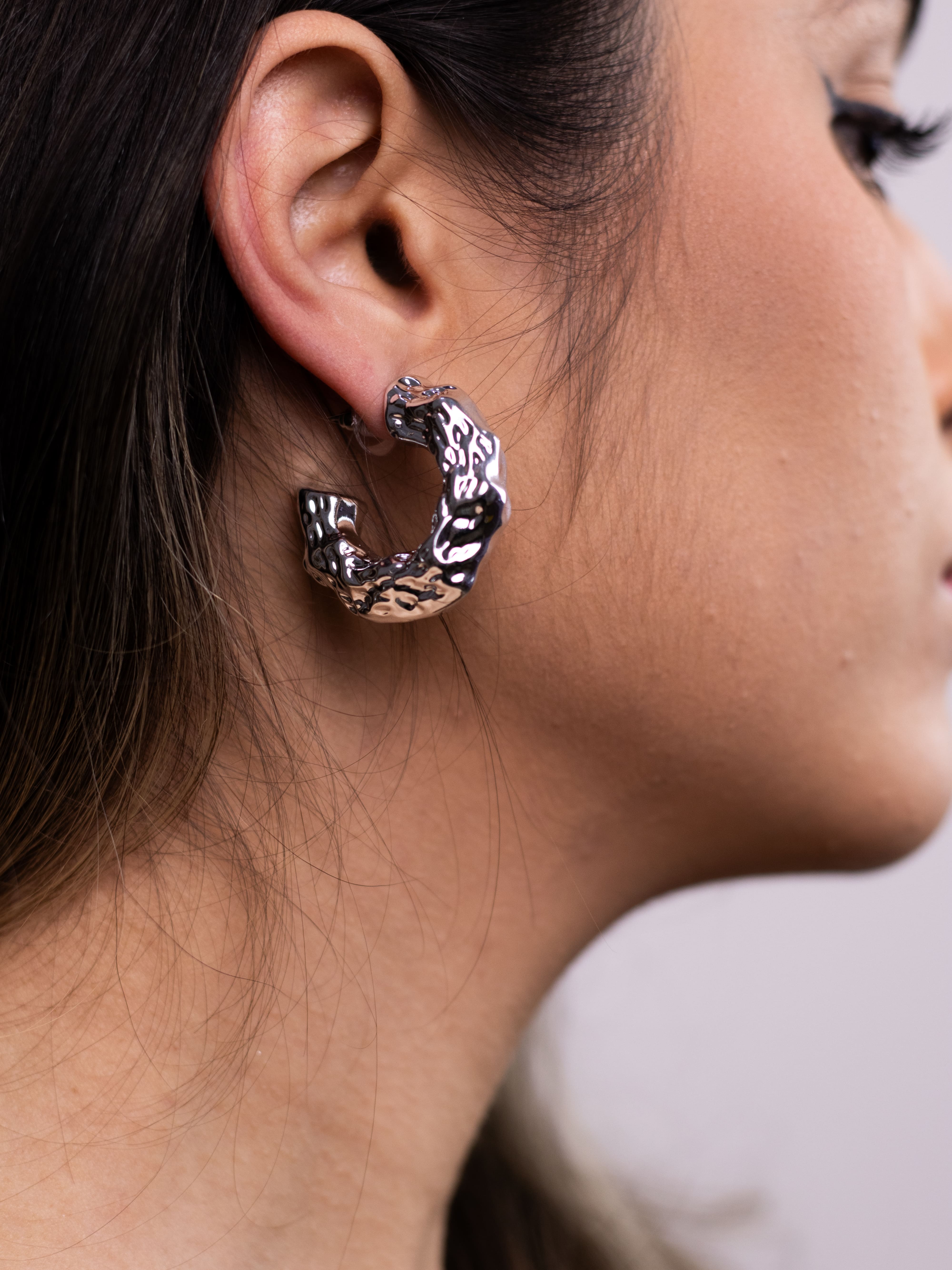 Argola Prata de ABS Martelada