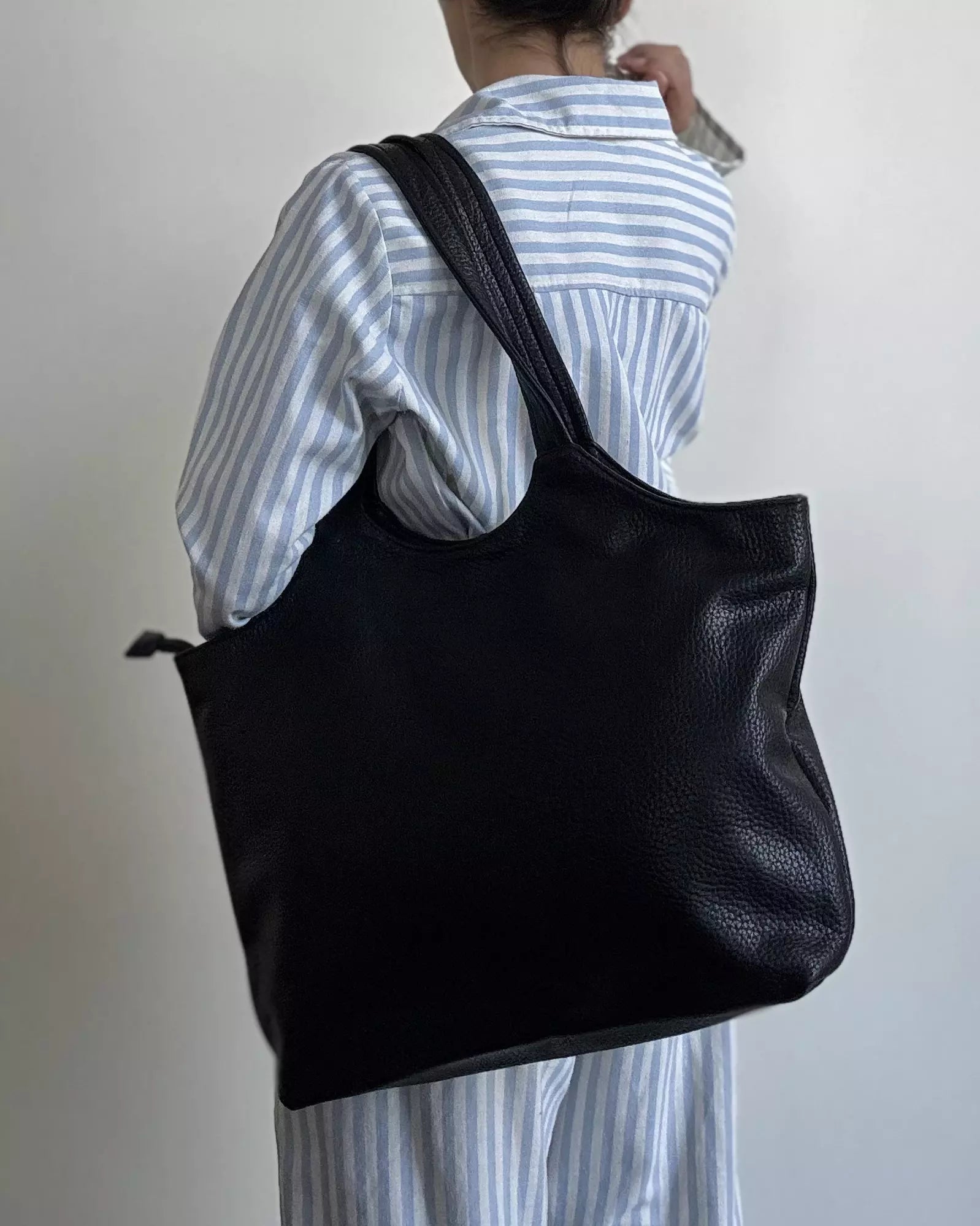 Bolsa Tote Preta Lisa