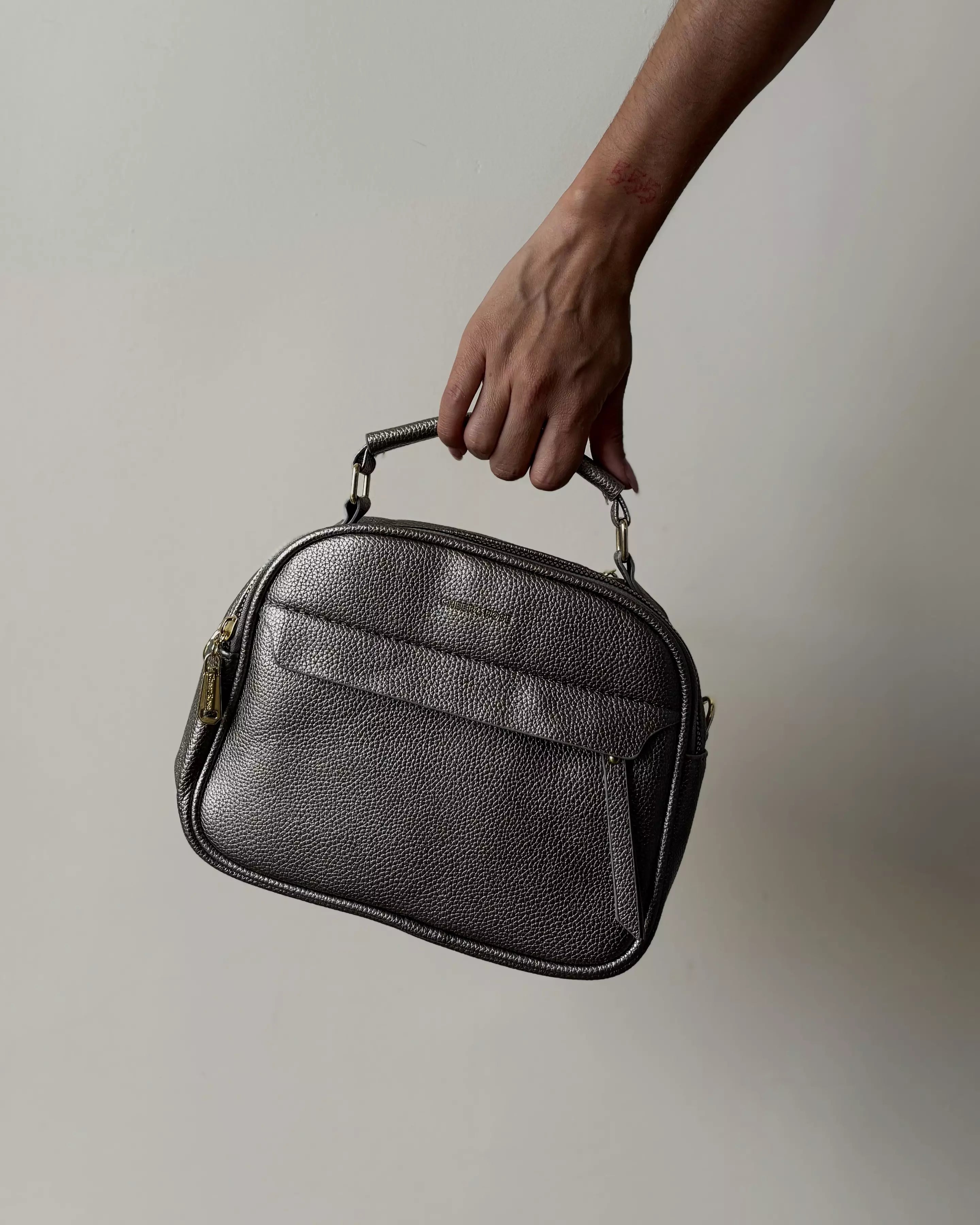 Bolsa Tiracolo Texturizada com Alça Larga