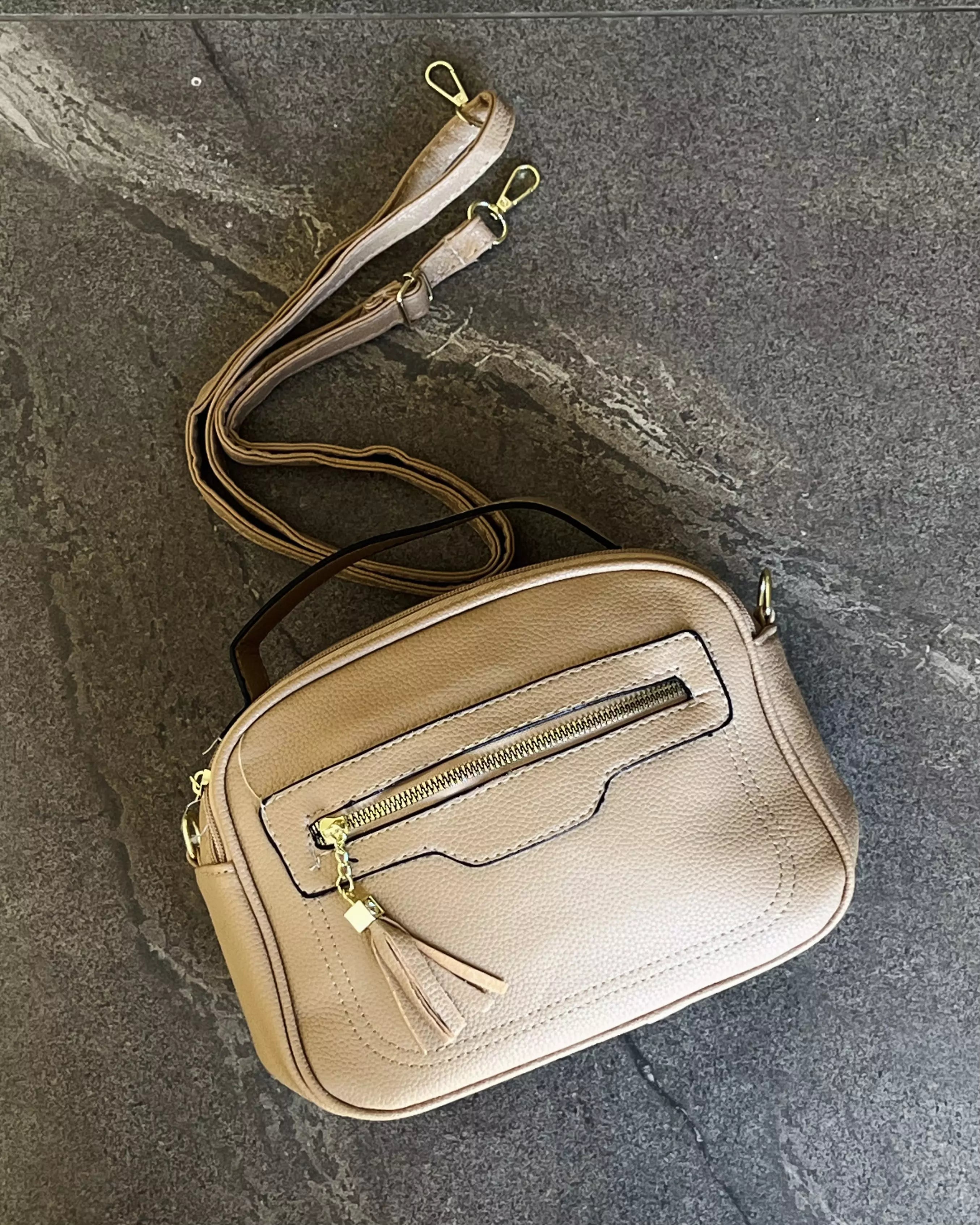 Bolsa Tiracolo com Bolso Frontal e Zíper